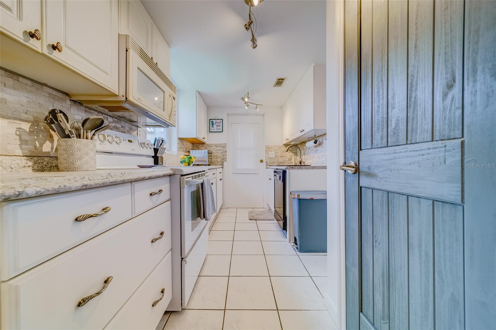 7701 STARKEY RD #208, SEMINOLE, FL, 33777