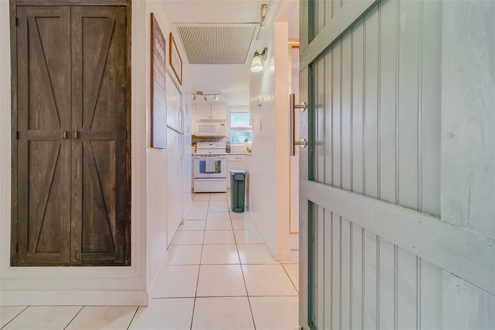 7701 STARKEY RD #208, SEMINOLE, FL, 33777