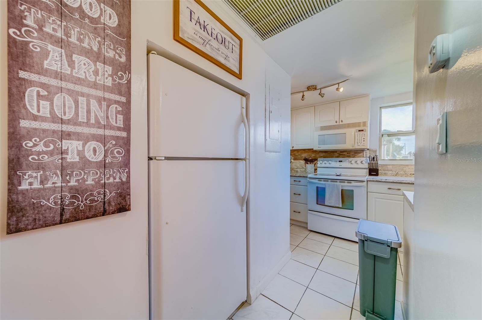 7701 STARKEY RD #208, SEMINOLE, FL, 33777