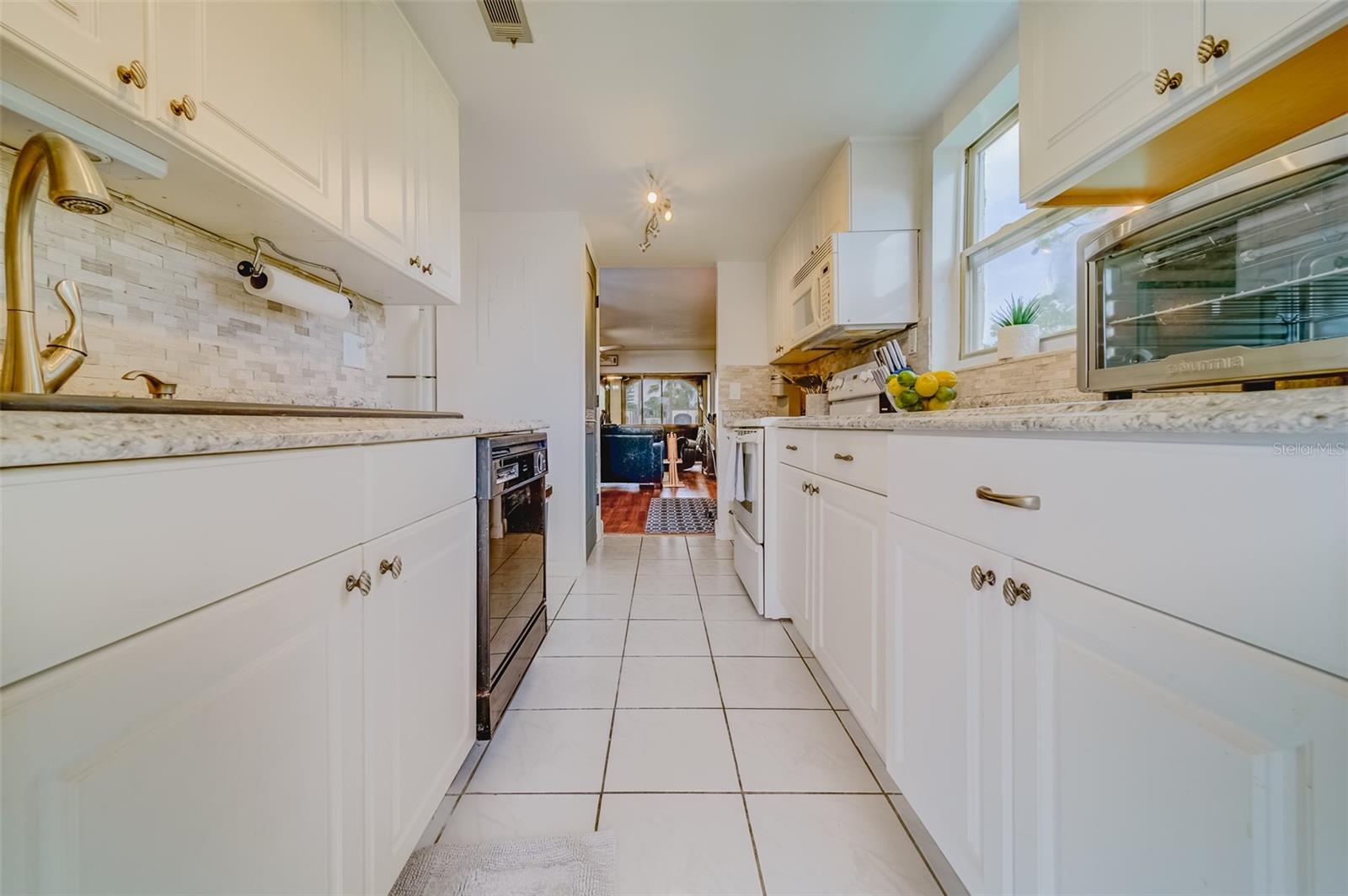 7701 STARKEY RD #208, SEMINOLE, FL, 33777