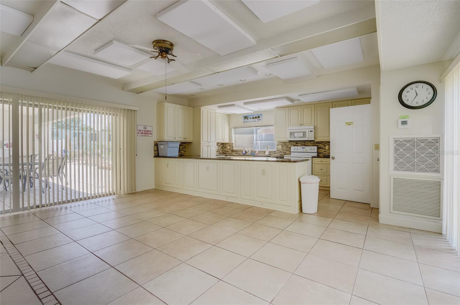 7701 STARKEY RD #208, SEMINOLE, FL, 33777