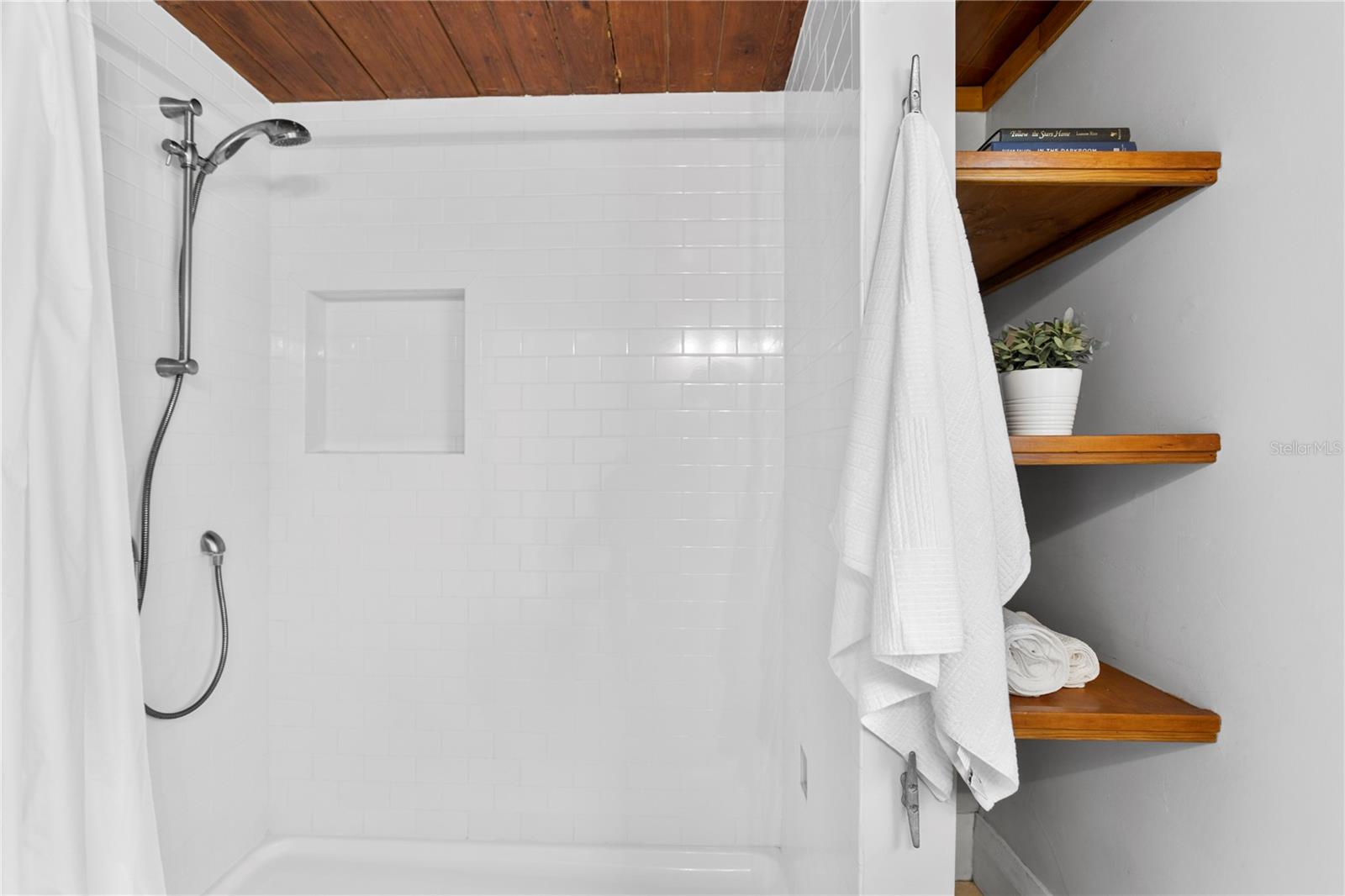 6705 N NAVIN AVE, TAMPA, FL, 33604