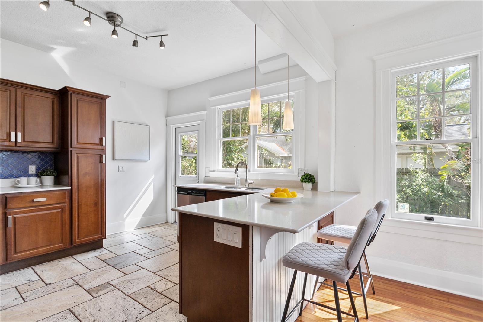 6705 N NAVIN AVE, TAMPA, FL, 33604