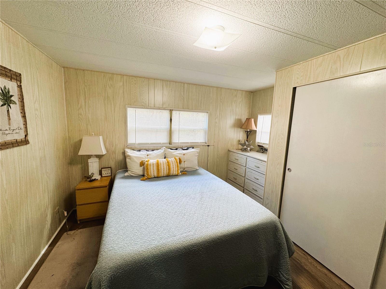 106 ROYAL PALM DR, LEESBURG, FL, 34748