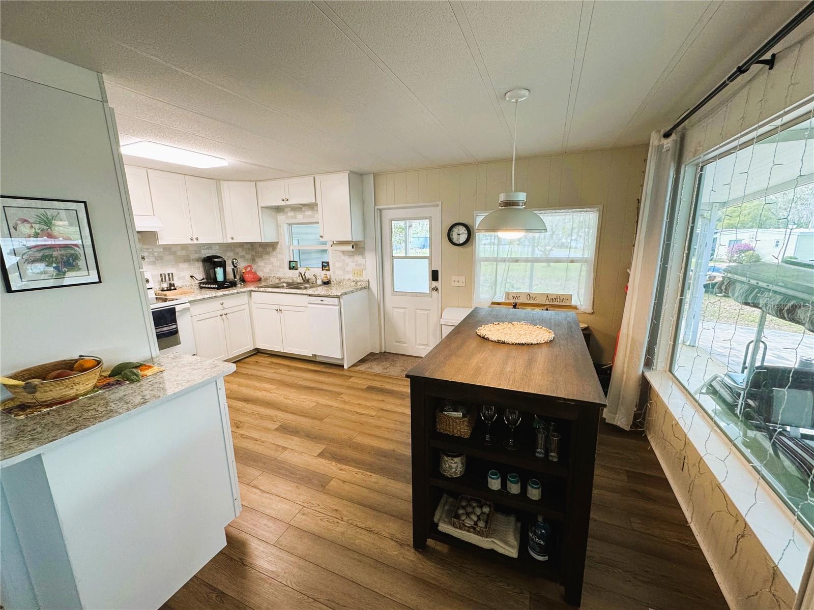 106 ROYAL PALM DR, LEESBURG, FL, 34748