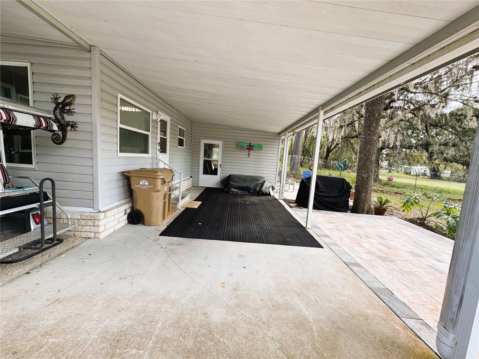 106 ROYAL PALM DR, LEESBURG, FL, 34748