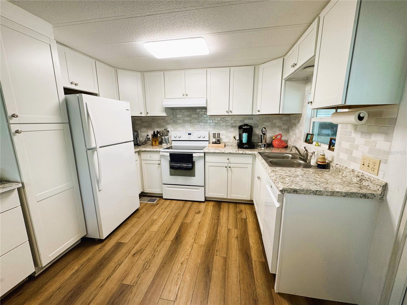 106 ROYAL PALM DR, LEESBURG, FL, 34748