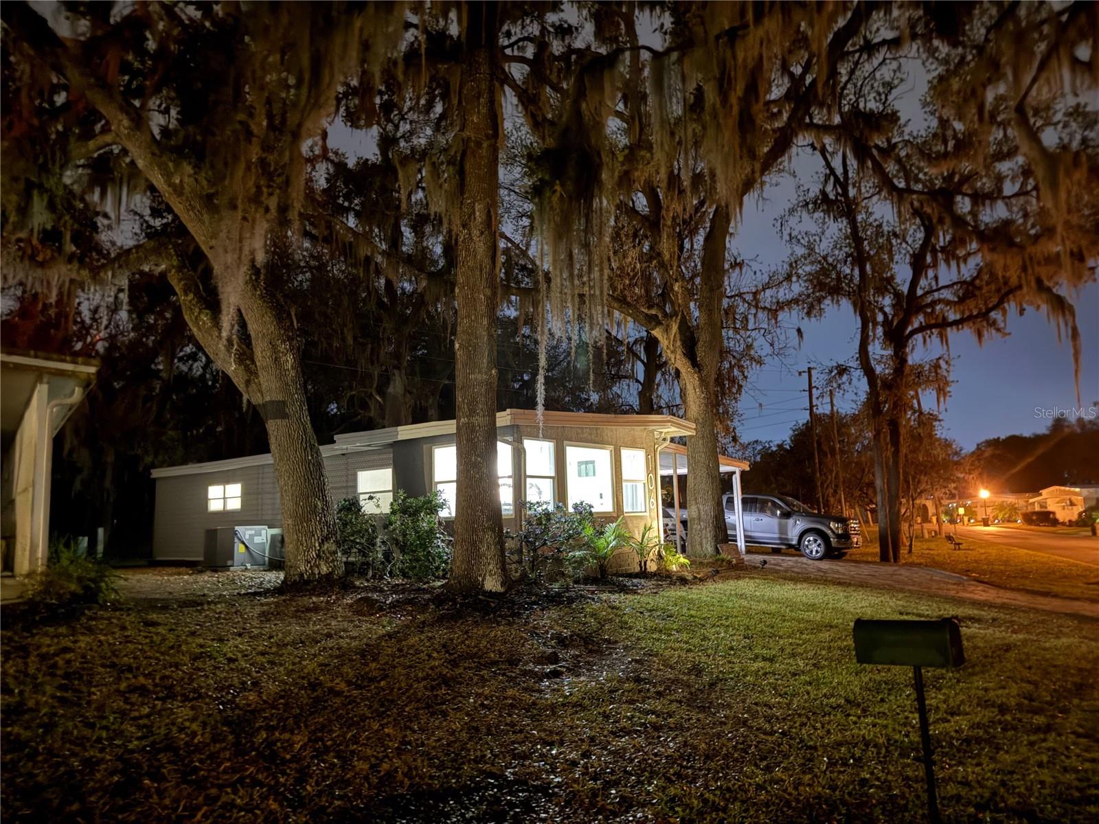 106 ROYAL PALM DR, LEESBURG, FL, 34748