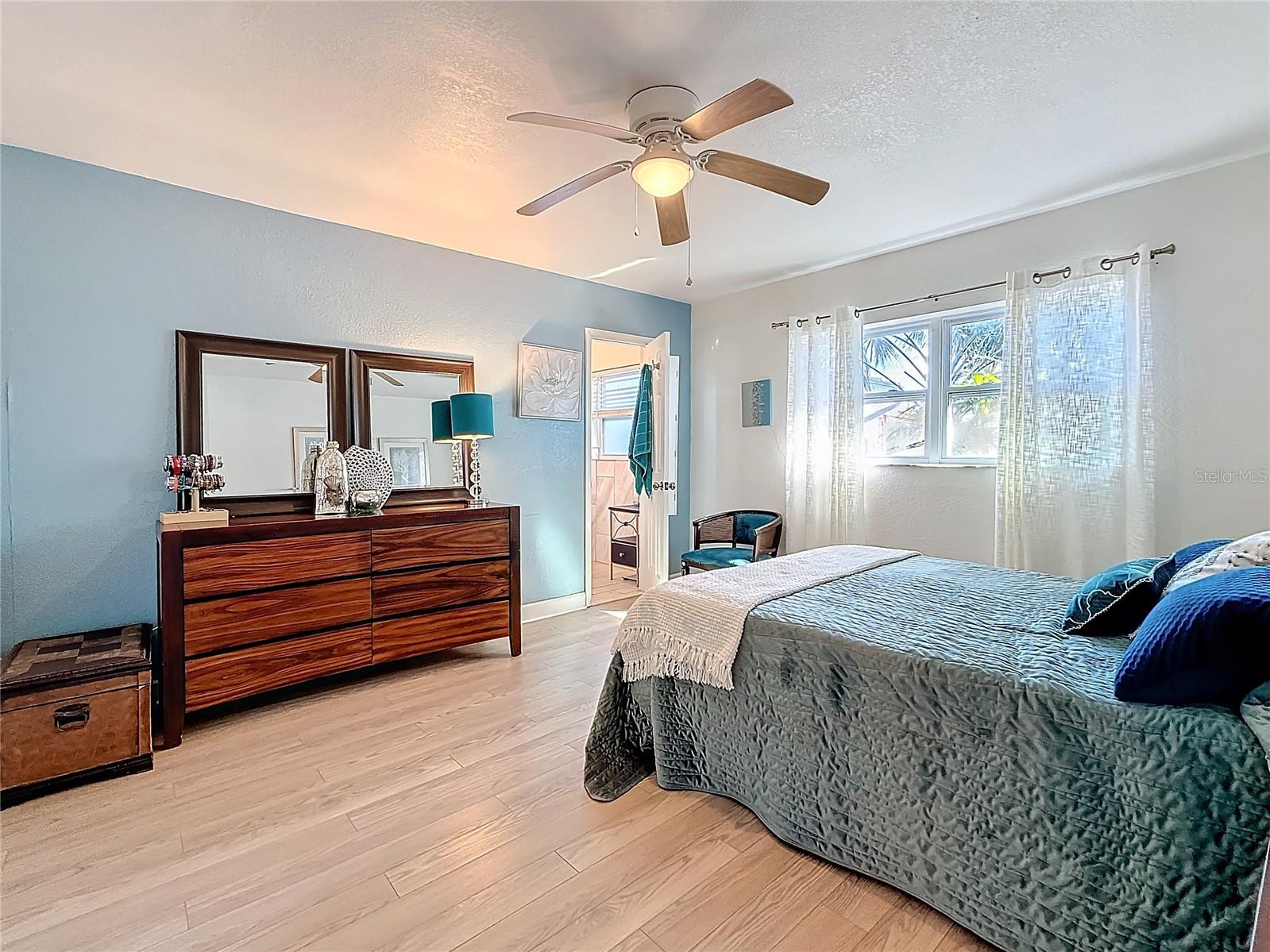 4100 NARVAREZ WAY S, ST PETERSBURG, FL, 33712