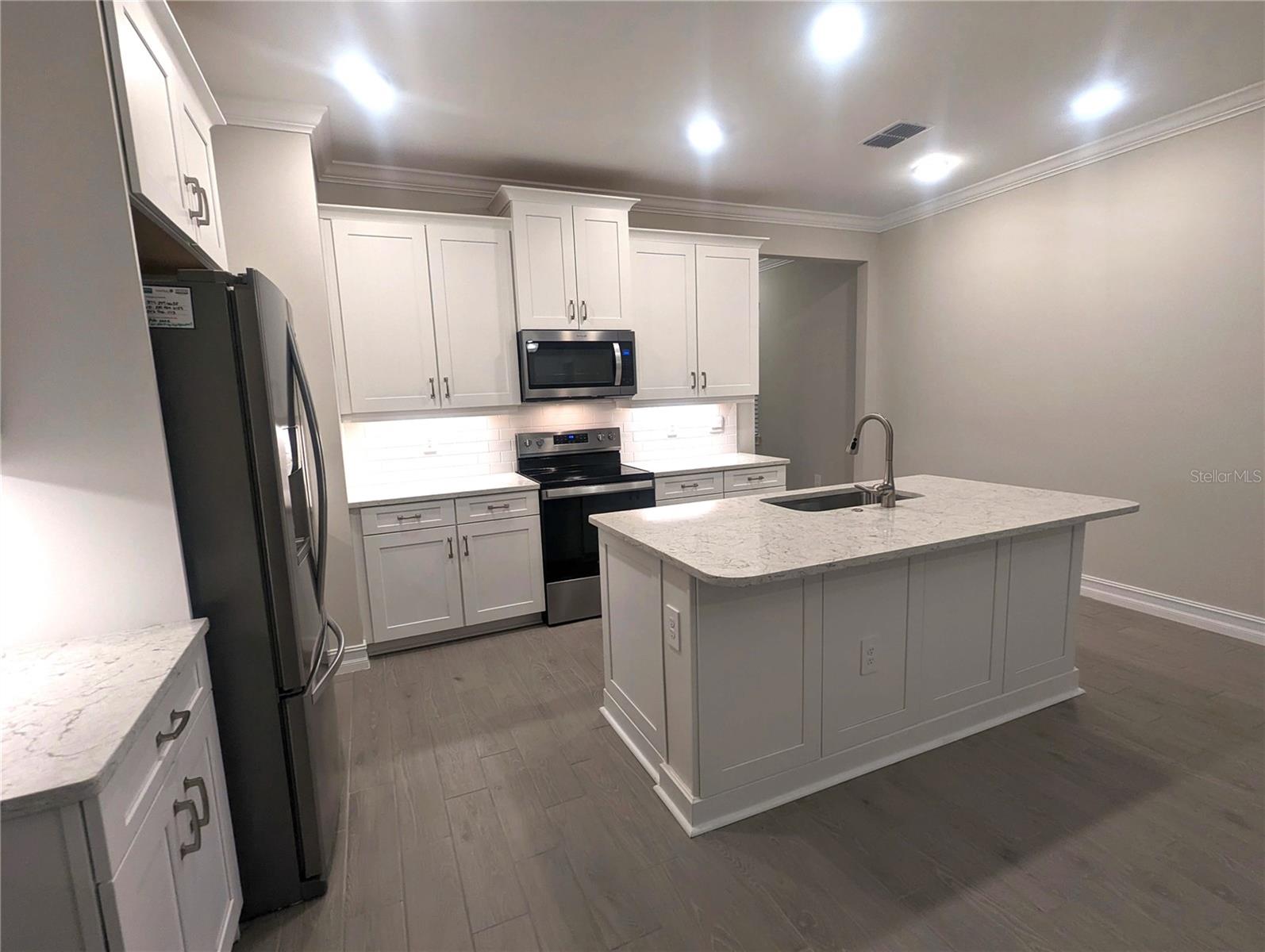 700 MARAVIYA BLVD, NOKOMIS, FL, 34275