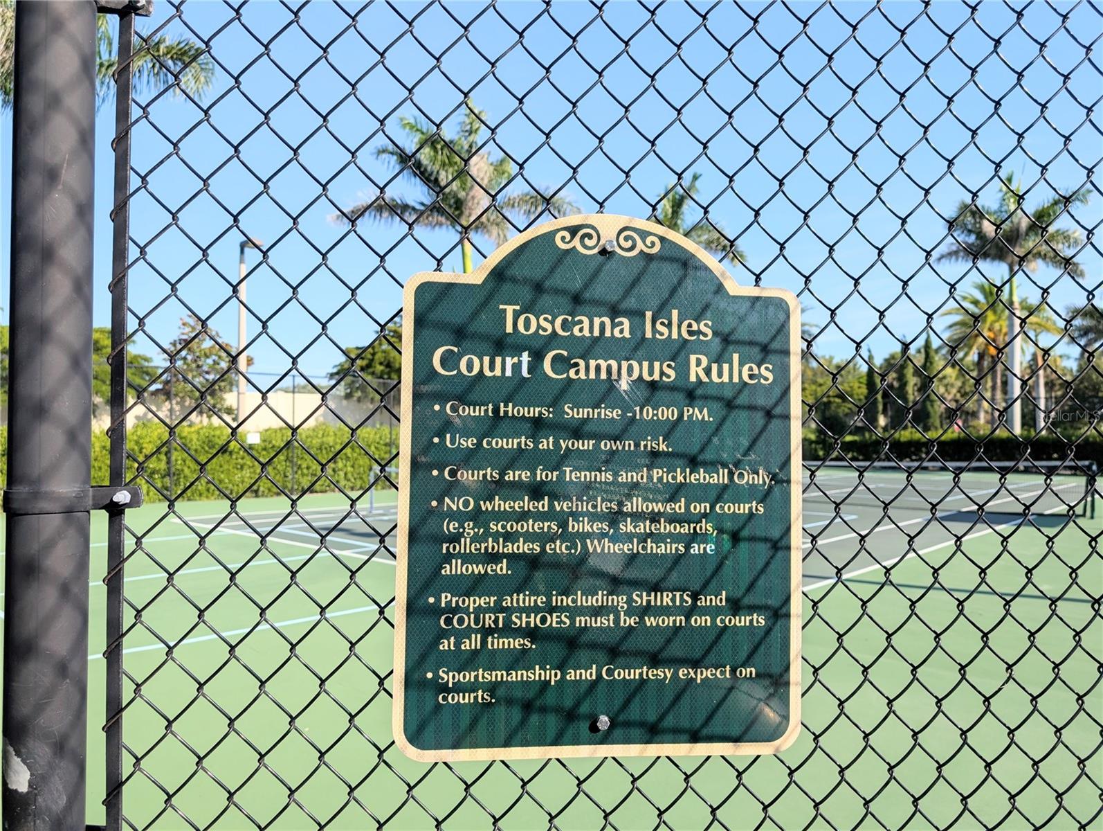 700 MARAVIYA BLVD, NOKOMIS, FL, 34275