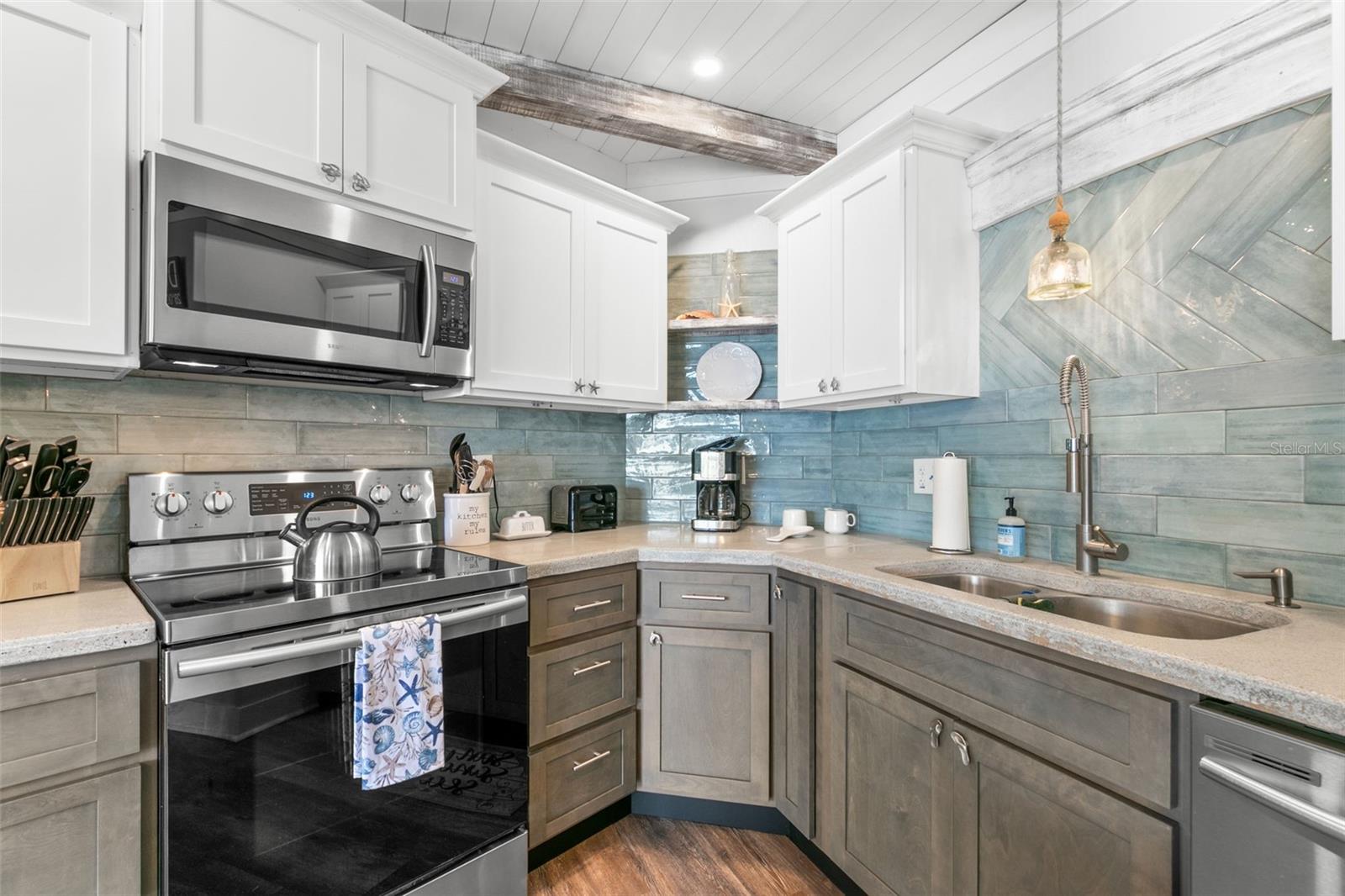 4939 FLORAMAR TER #208, NEW PORT RICHEY, FL, 34652