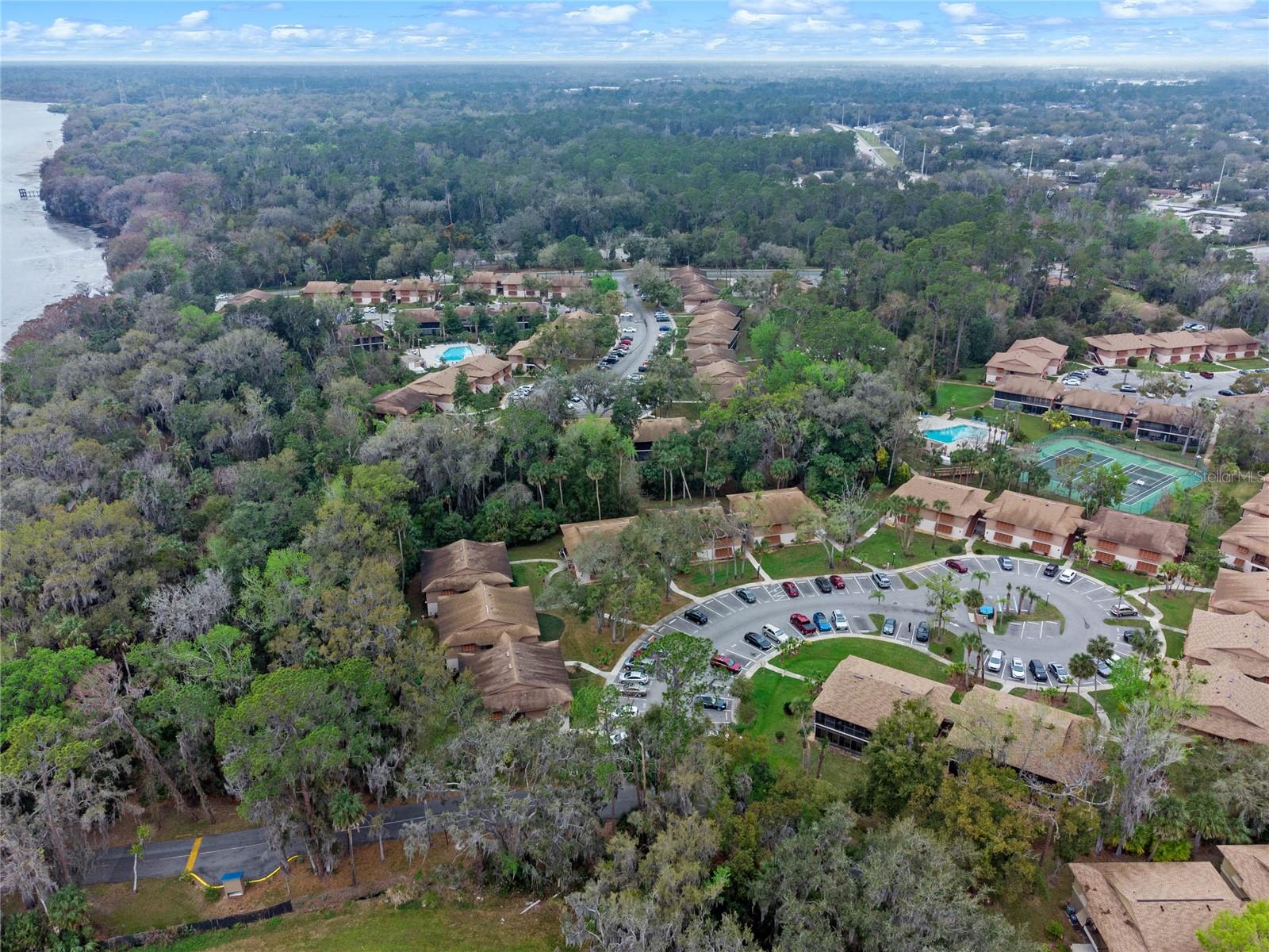 100 SWEETGUM WOODS CT #11D, DELTONA, FL, 32725