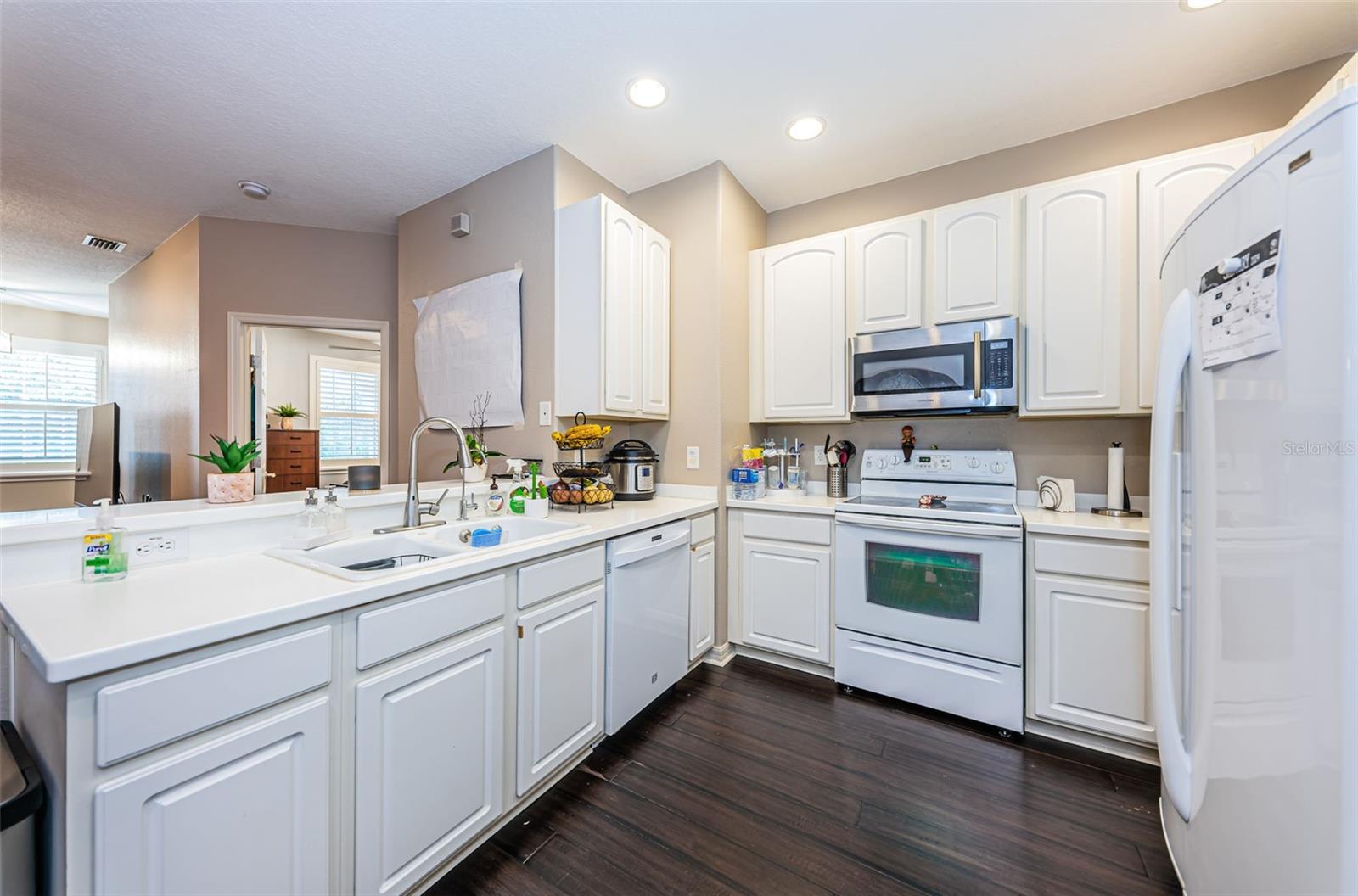 9411 CAVENDISH DR #107, TAMPA, FL, 33626