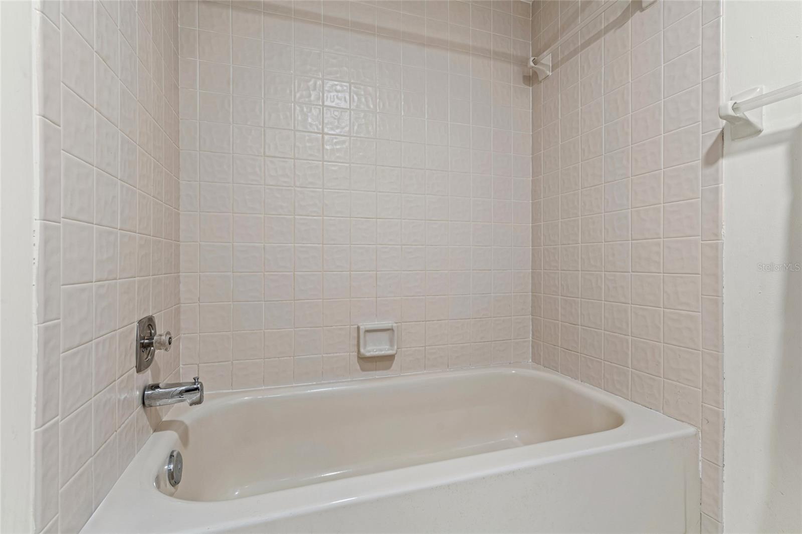 2462 KINGFISHER LN #J203, CLEARWATER, FL, 33762