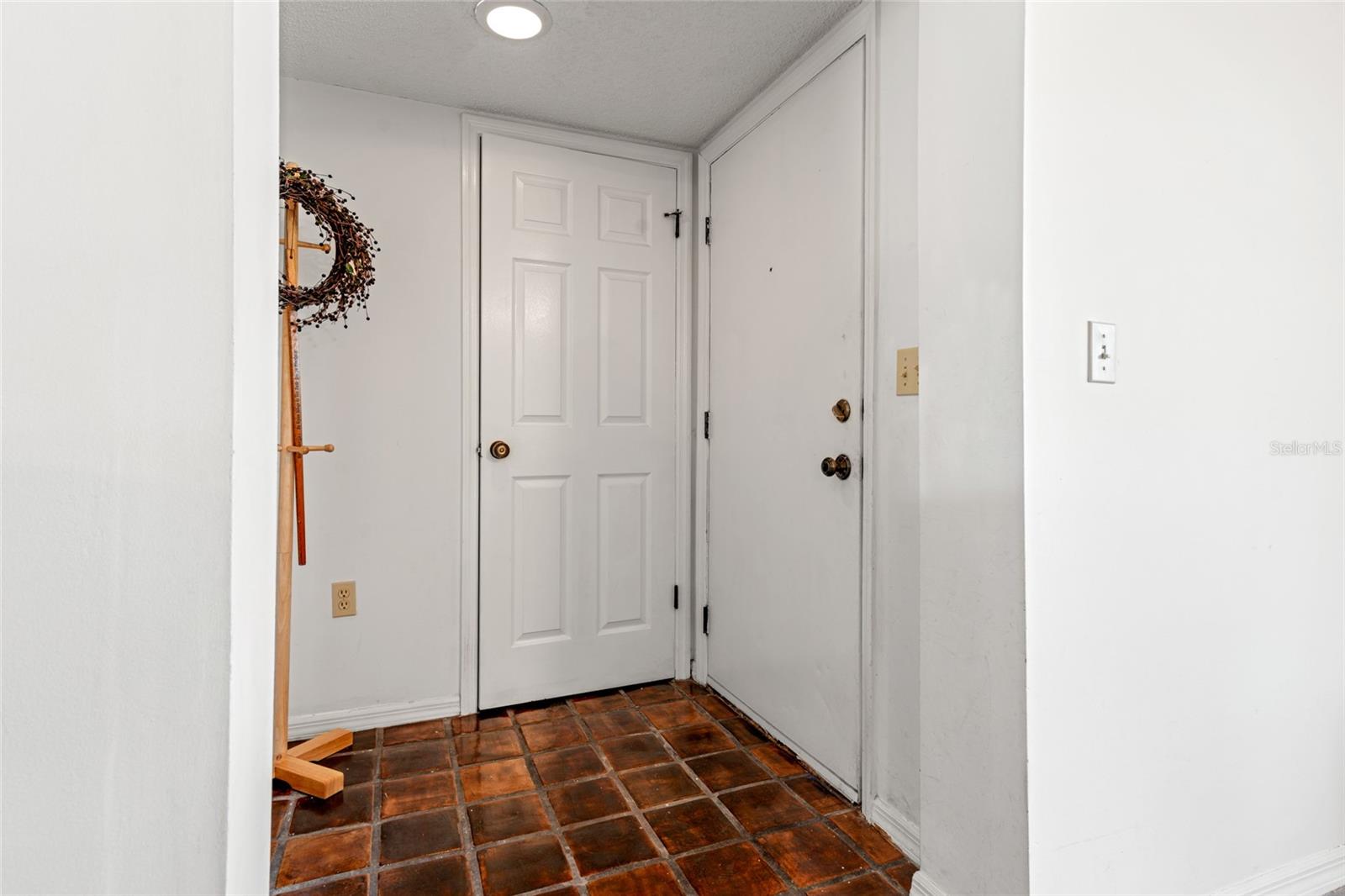 2462 KINGFISHER LN #J203, CLEARWATER, FL, 33762