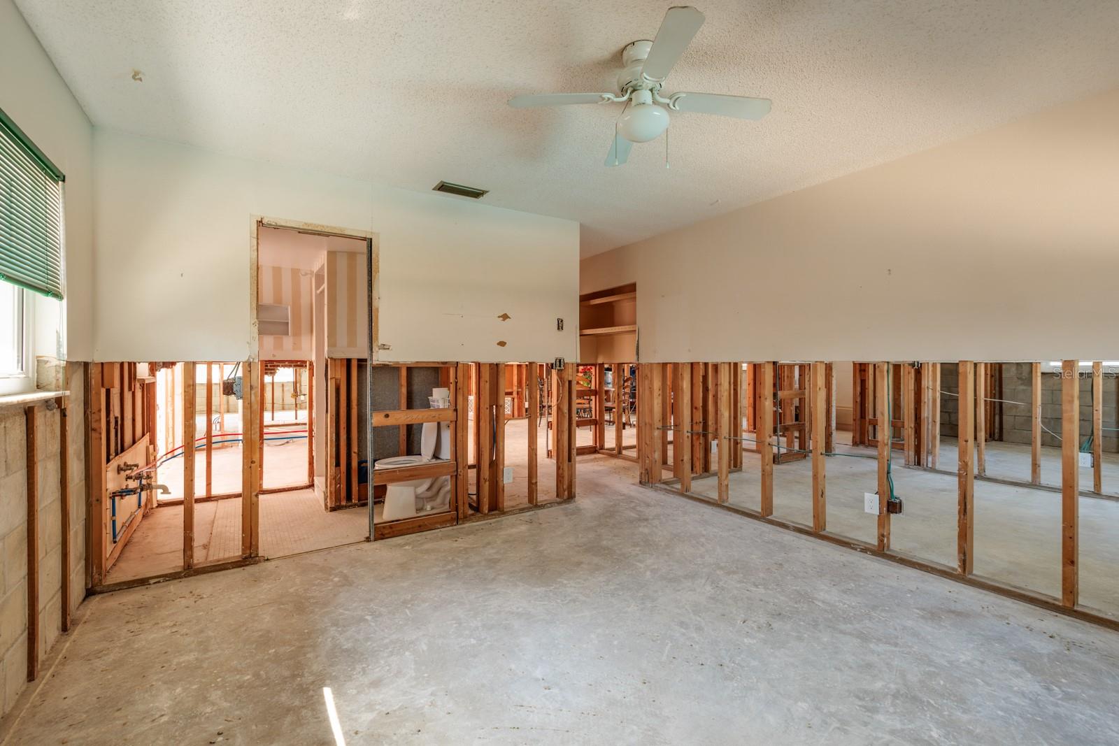 5611 VENETIAN BLVD NE, ST PETERSBURG, FL, 33703