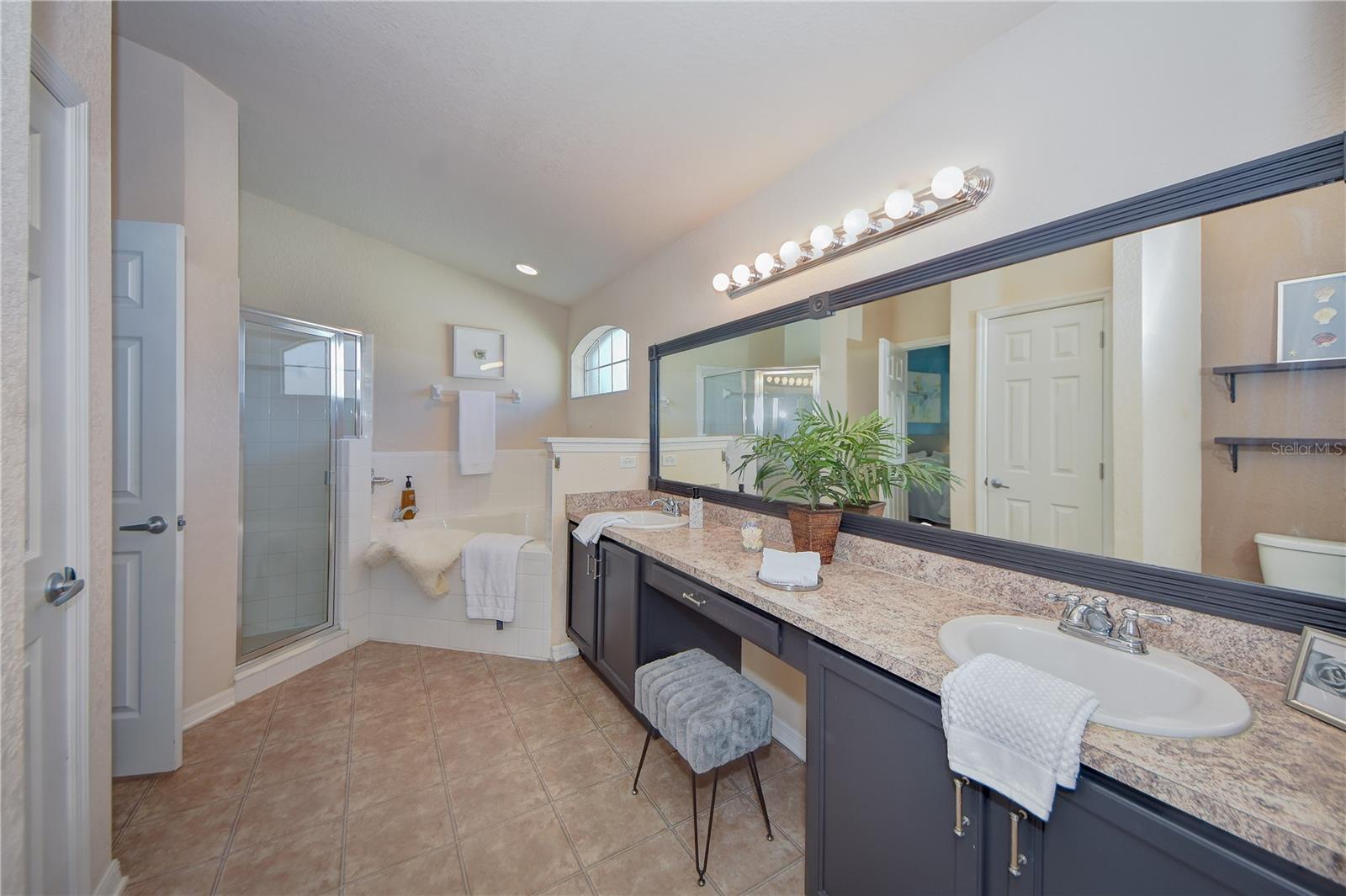 11213 SOUTHWIND LAKE DR, GIBSONTON, FL, 33534