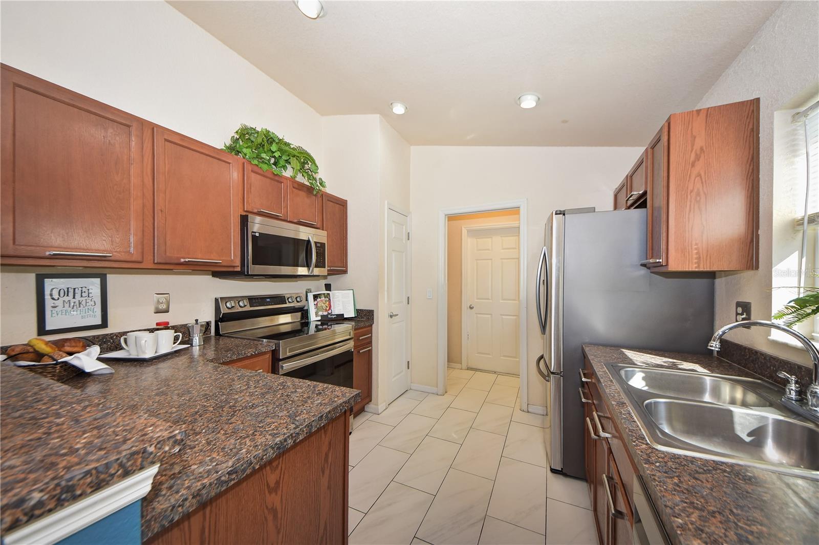 11213 SOUTHWIND LAKE DR, GIBSONTON, FL, 33534