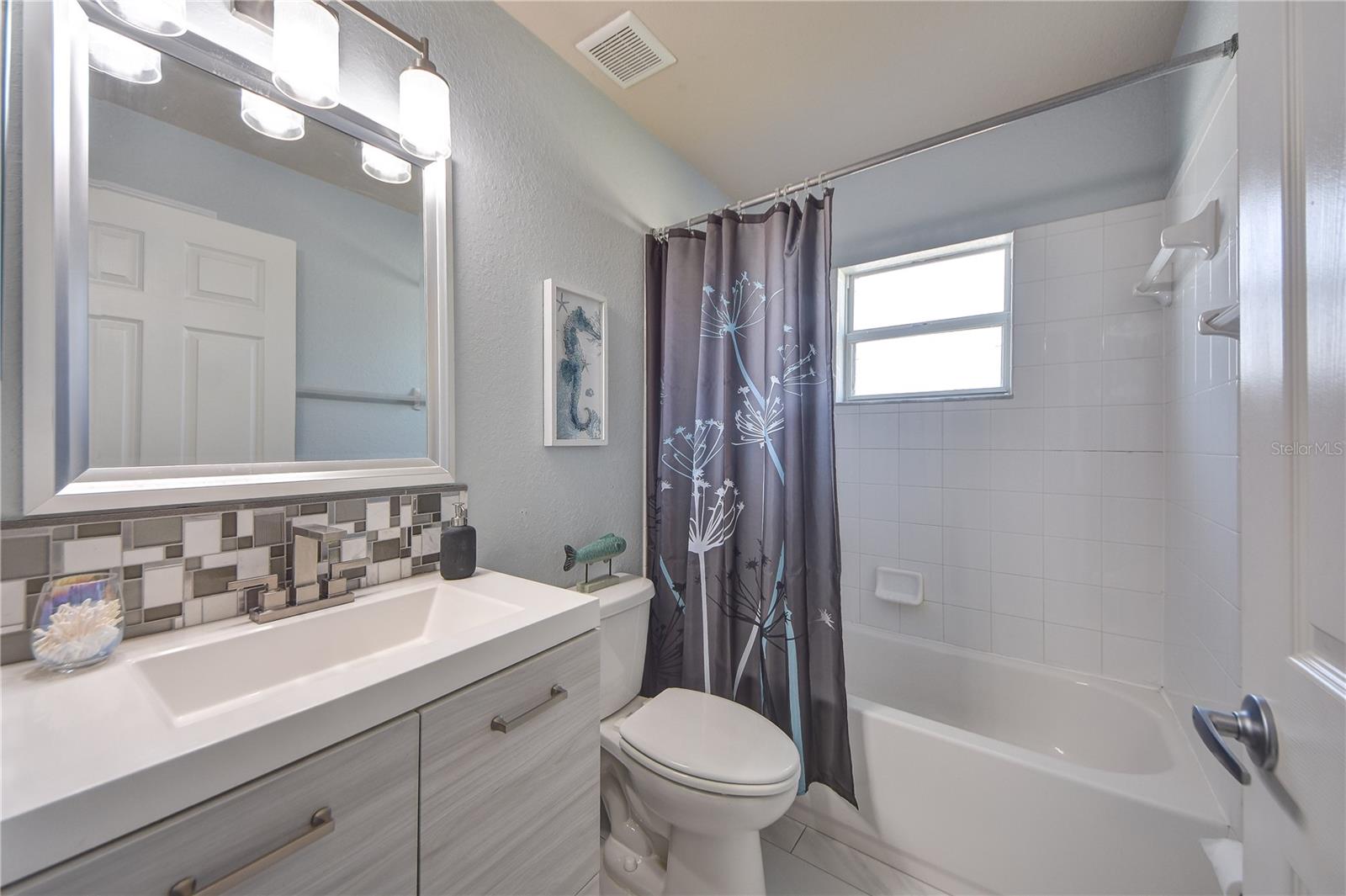 11213 SOUTHWIND LAKE DR, GIBSONTON, FL, 33534