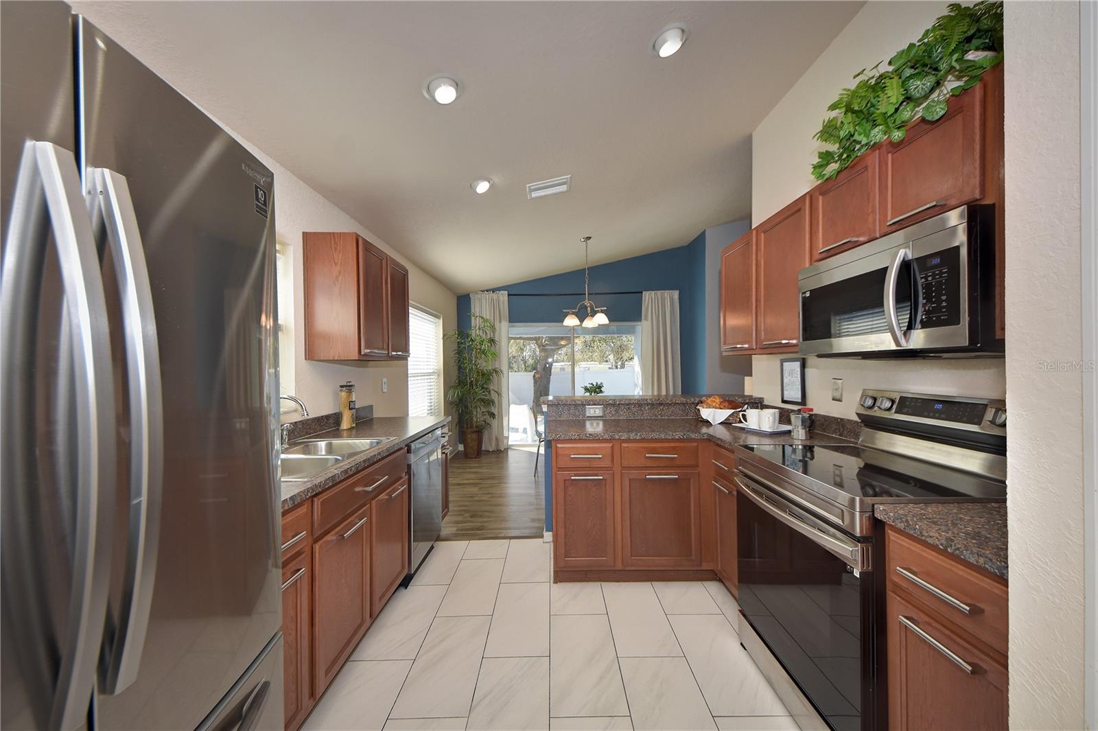 11213 SOUTHWIND LAKE DR, GIBSONTON, FL, 33534