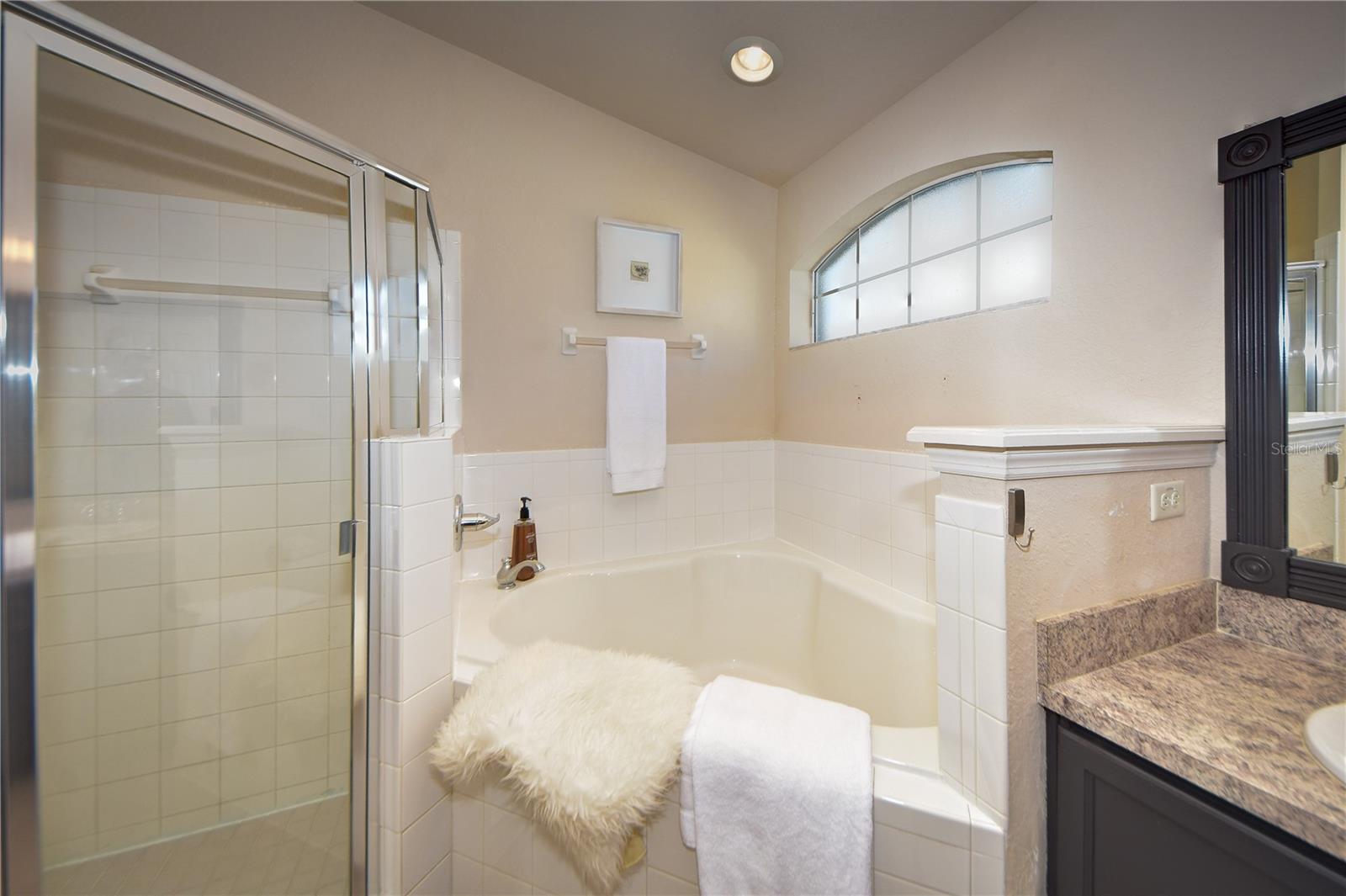 11213 SOUTHWIND LAKE DR, GIBSONTON, FL, 33534