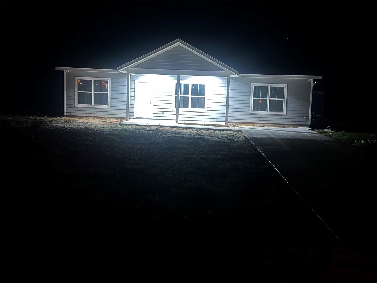 1890 NE 155TH CT, WILLISTON, FL, 32696