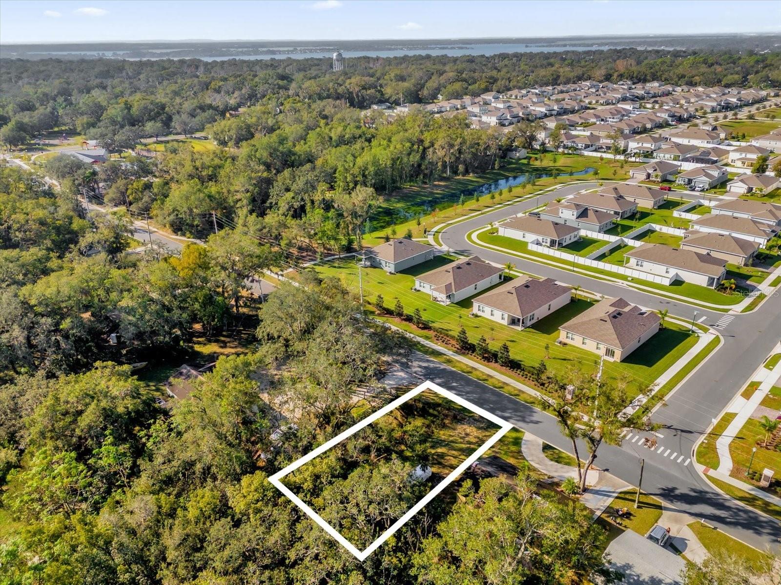 2030 N HIGHLAND ST, MOUNT DORA, FL, 32757