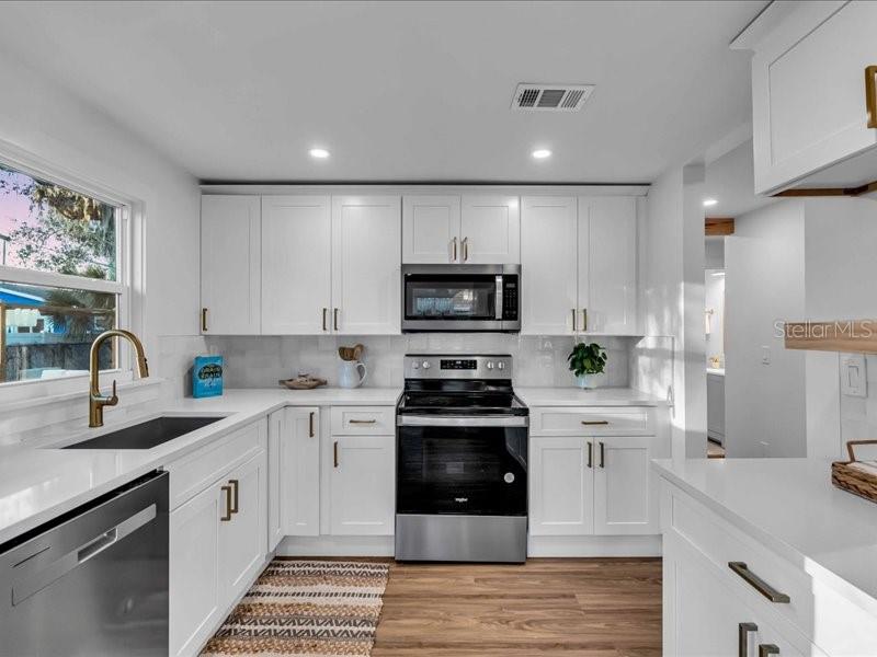 425 BRISTOL CT, SARASOTA, FL, 34237