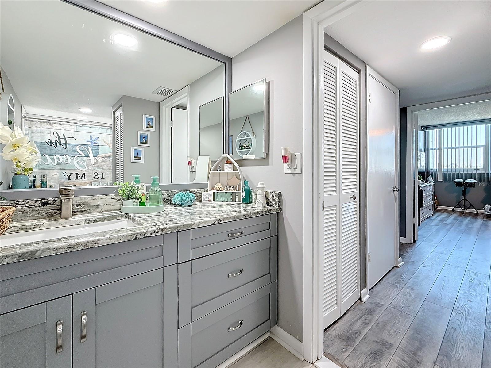 500 TREASURE ISLAND CSWY #207, TREASURE ISLAND, FL, 33706
