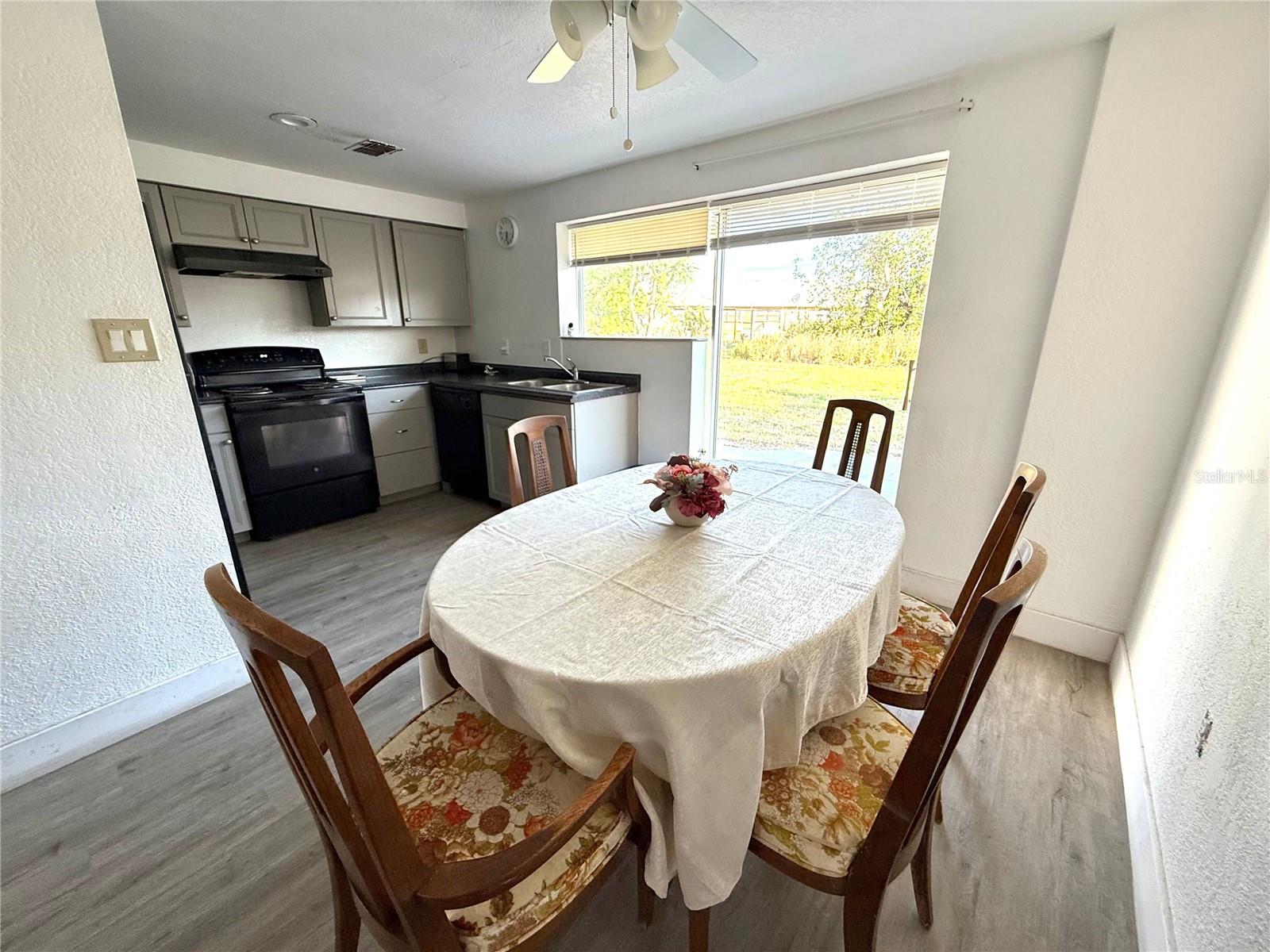 690 ENNIS TER NW, PORT CHARLOTTE, FL, 33952