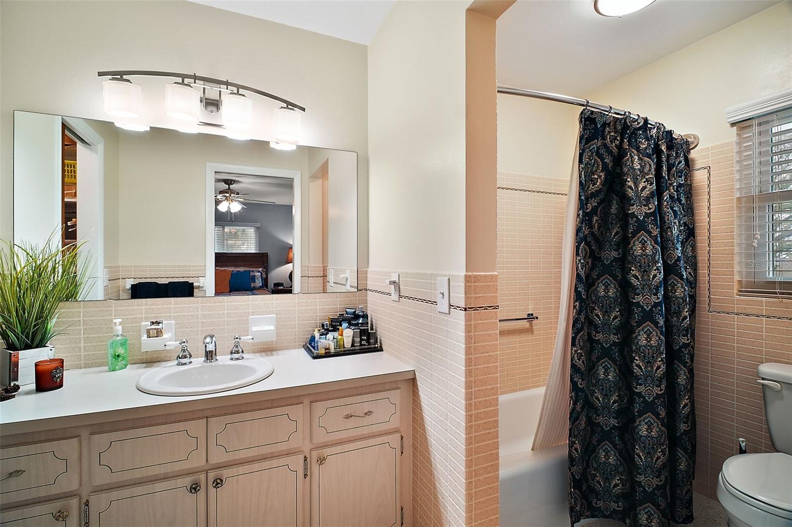 803 N SHORE DR, LEESBURG, FL, 34748