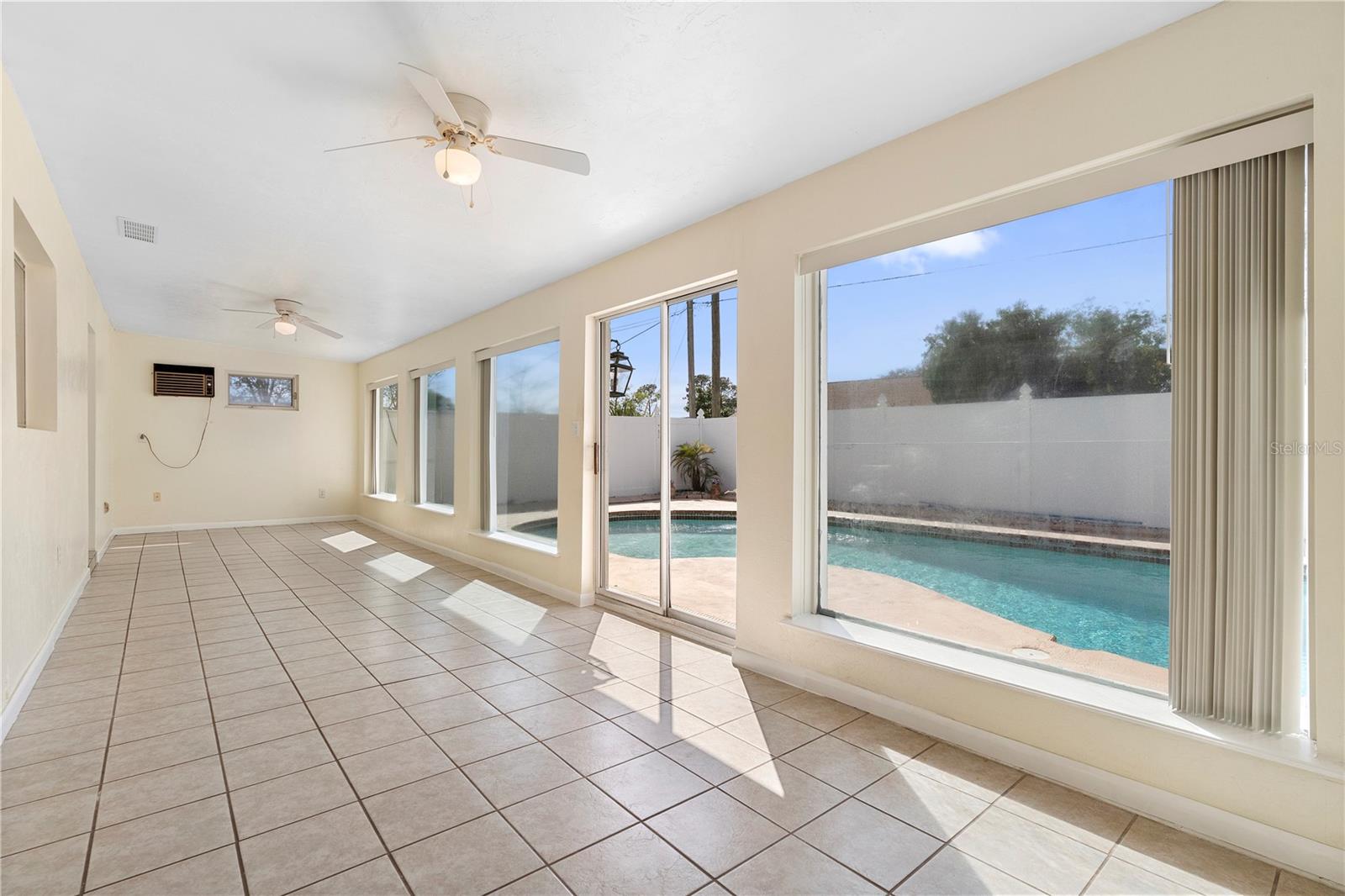 826 W GAUCHO CIR, DELTONA, FL, 32725