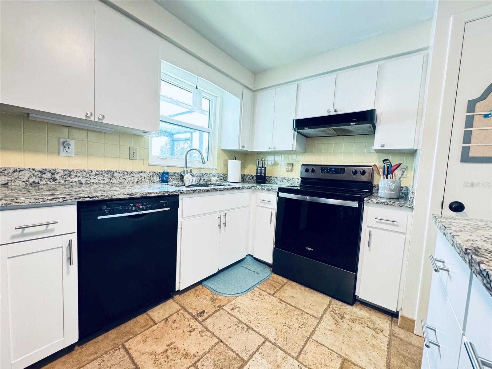 228 CENTER RD, VENICE, FL, 34285