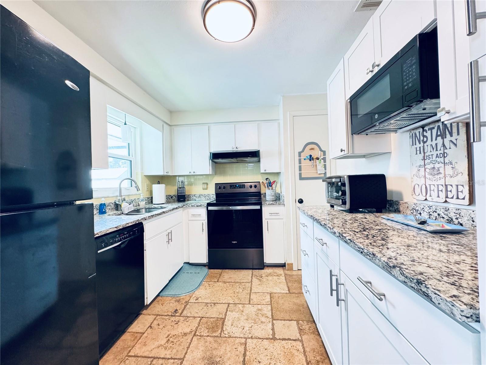 228 CENTER RD, VENICE, FL, 34285