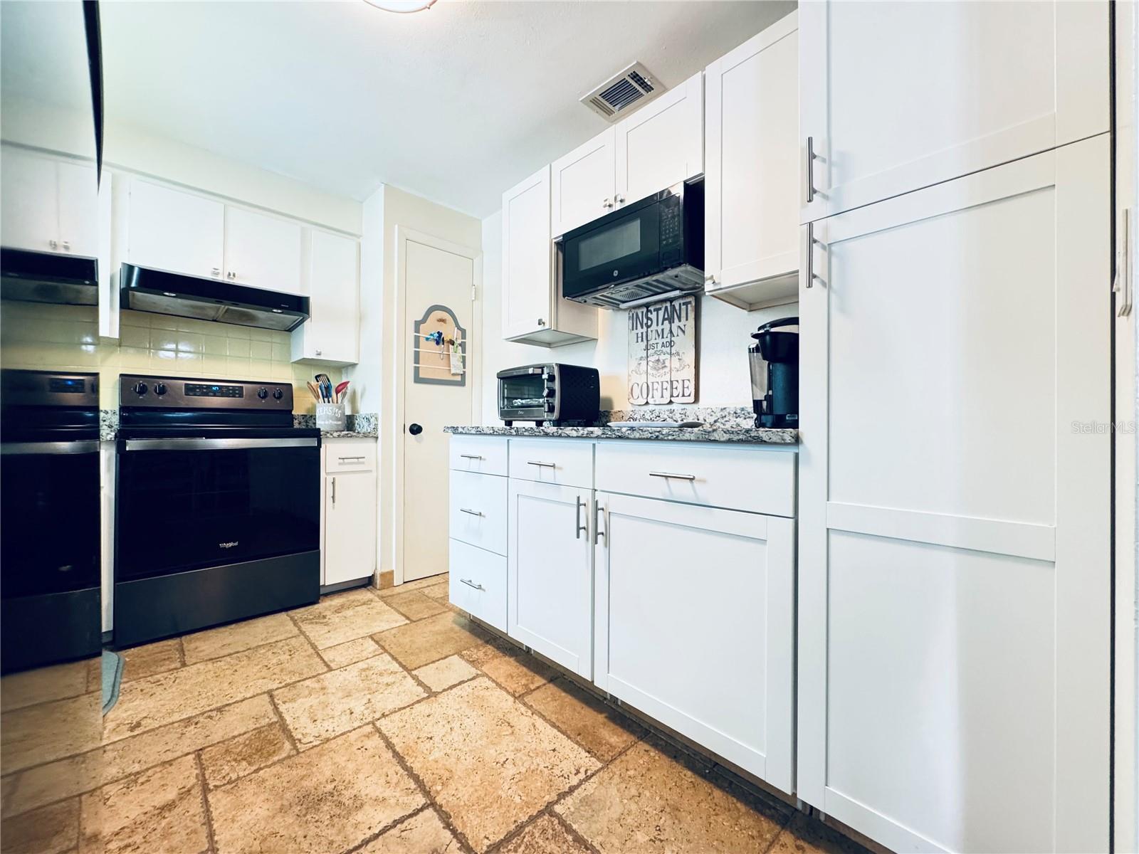 228 CENTER RD, VENICE, FL, 34285