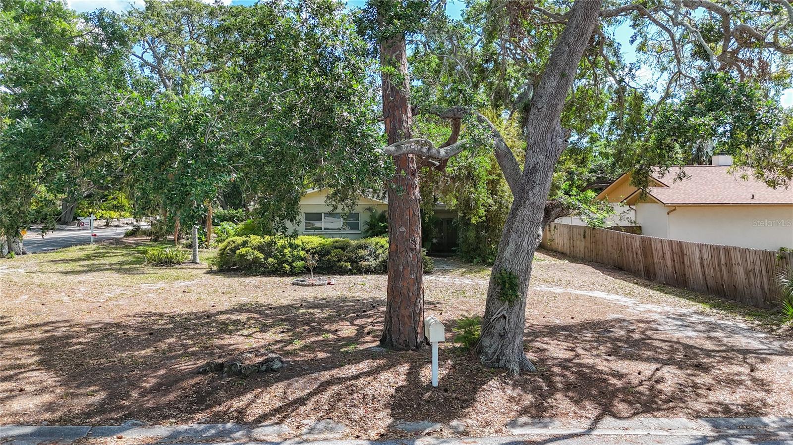 780 INDIAN BEACH CIR, SARASOTA, FL, 34234