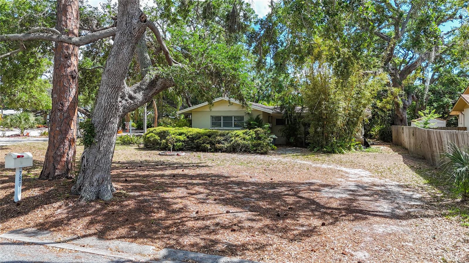 780 INDIAN BEACH CIR, SARASOTA, FL, 34234