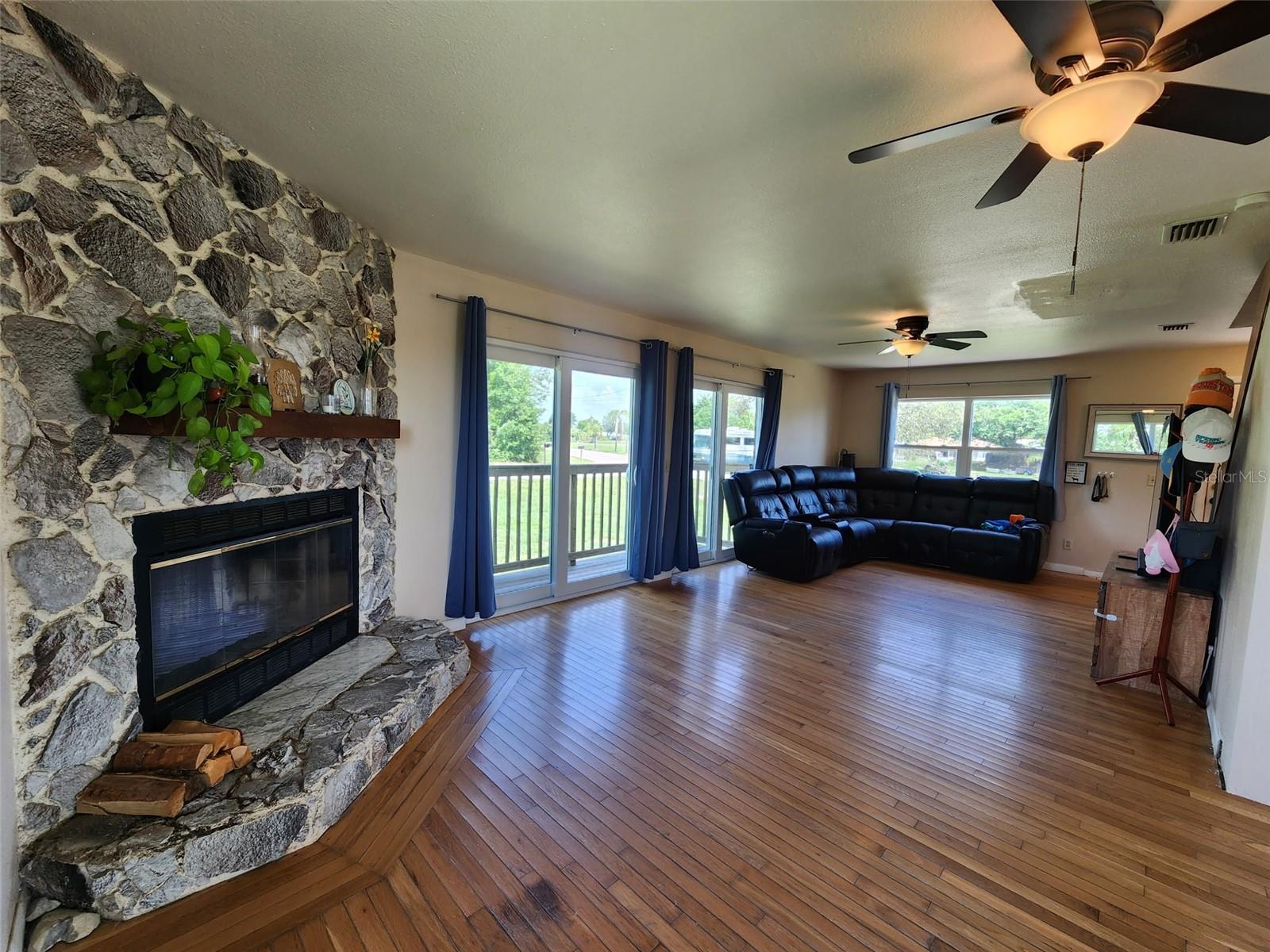 373 HILE LN, PUNTA GORDA, FL, 33982