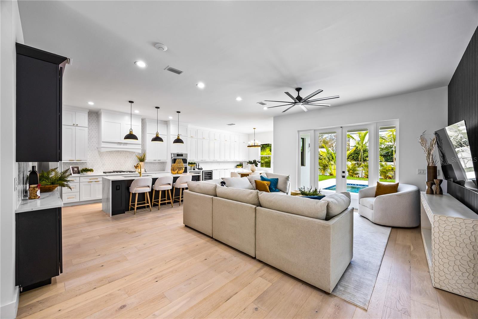 3601 W PLATT ST, TAMPA, FL, 33609