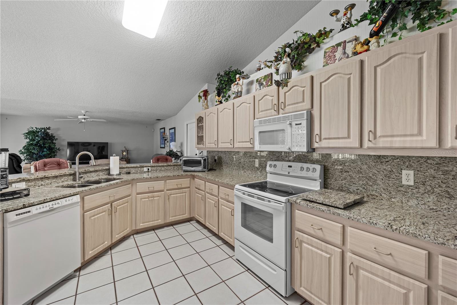 28 PALMER LN, PALM COAST, FL, 32164