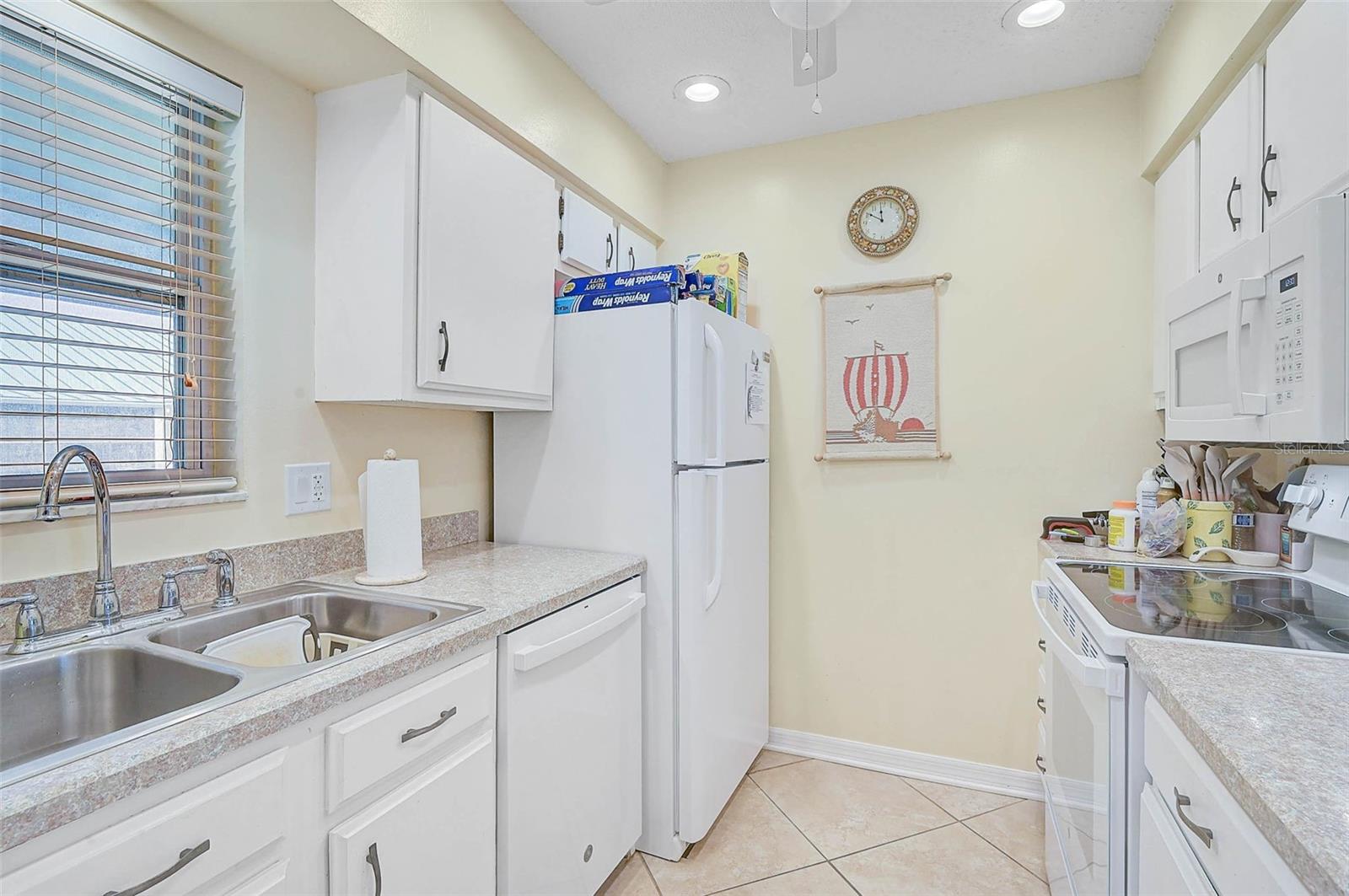 5665 MIDNIGHT PASS RD #410, SARASOTA, FL, 34242