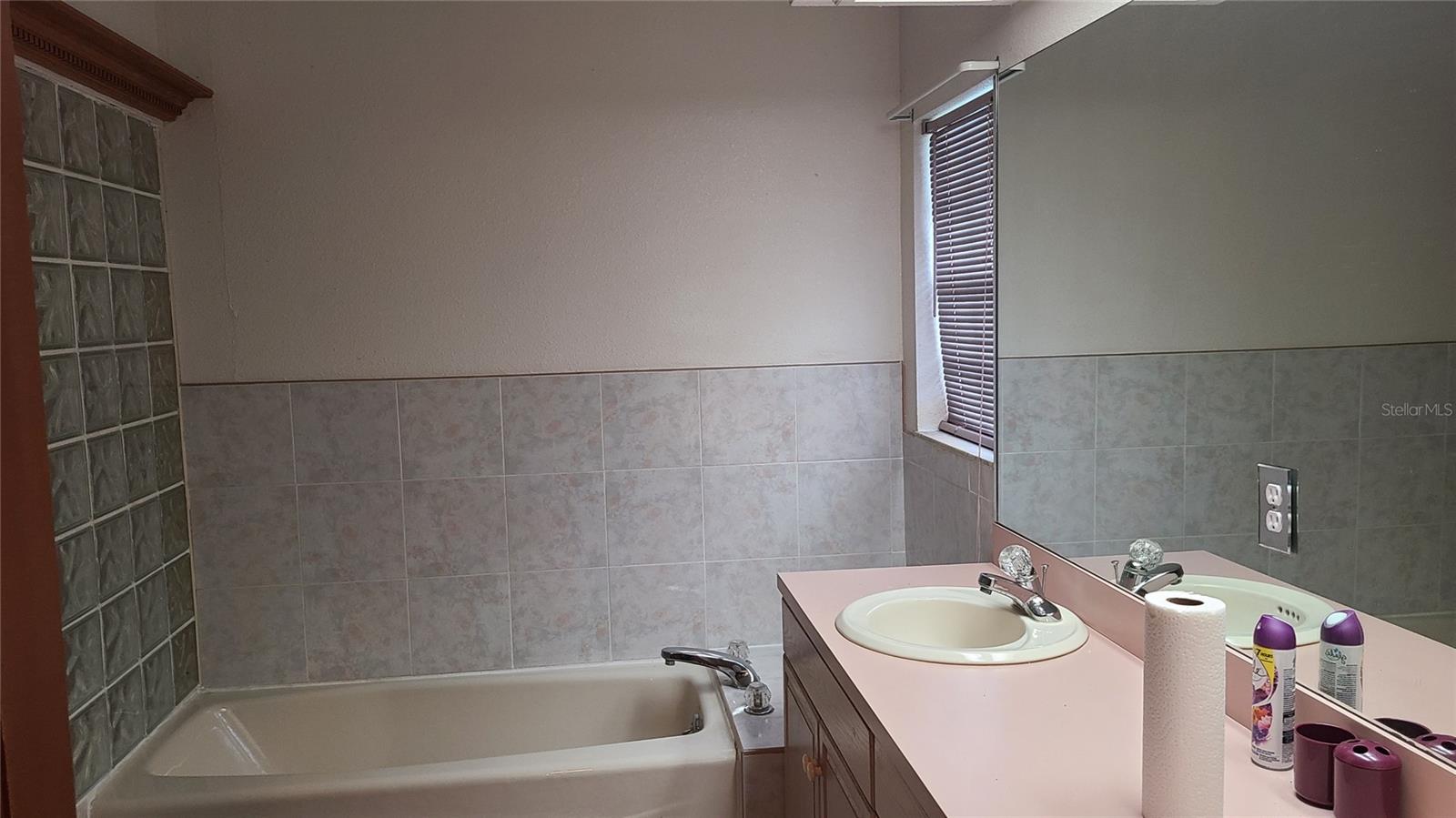 8404 BARRETT PL, TAMPA, FL, 33617