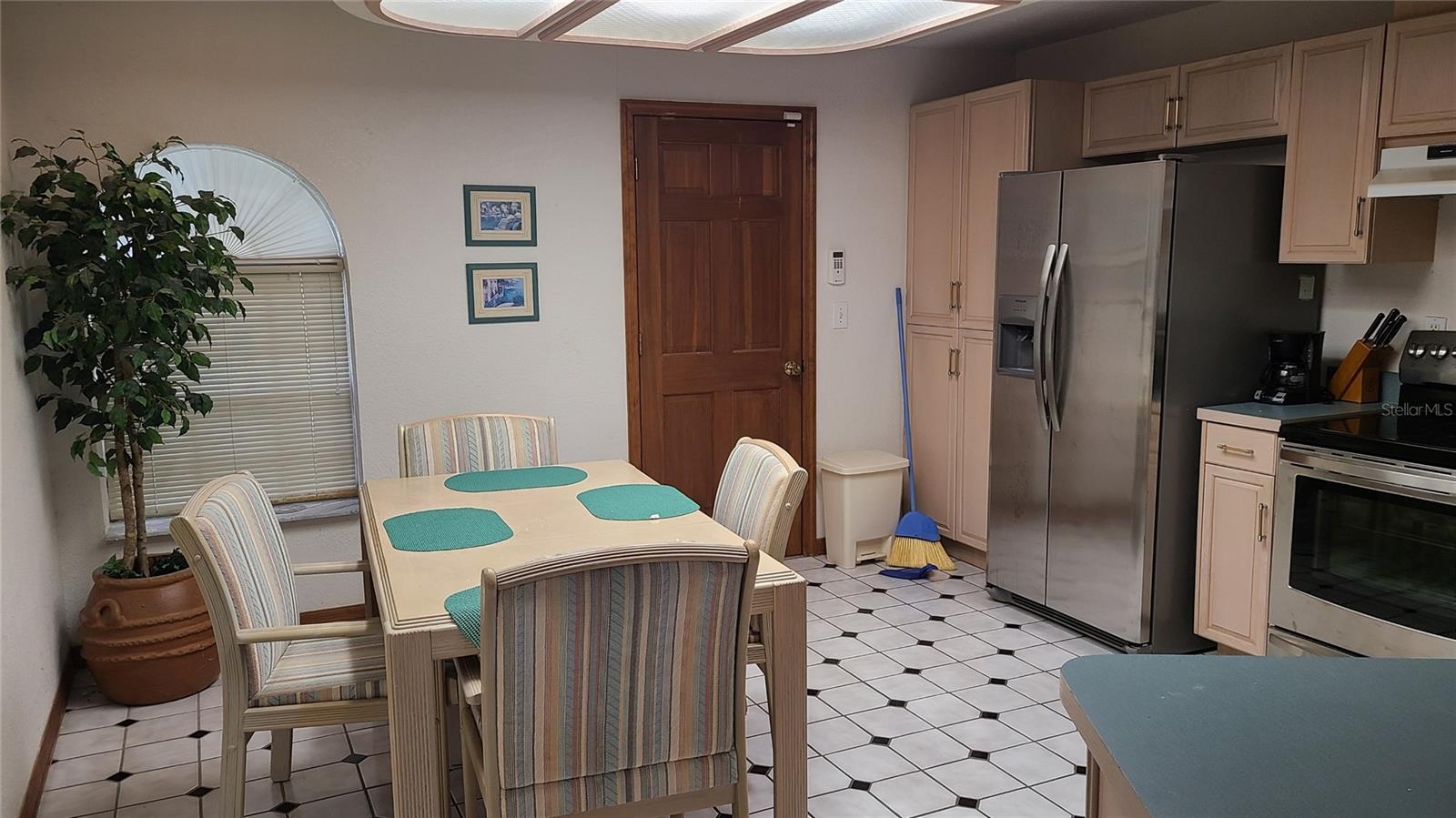 8404 BARRETT PL, TAMPA, FL, 33617