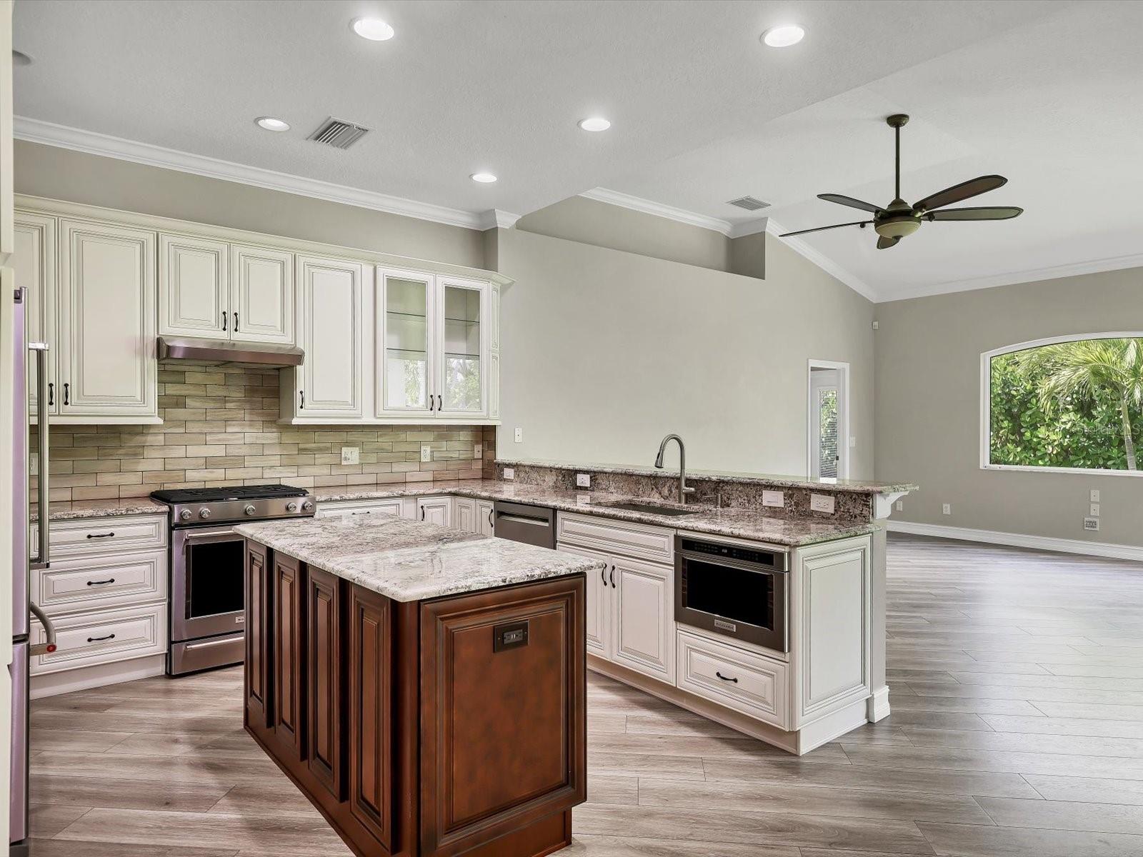 7723 HEYWARD CIR, UNIVERSITY PARK, FL, 34201
