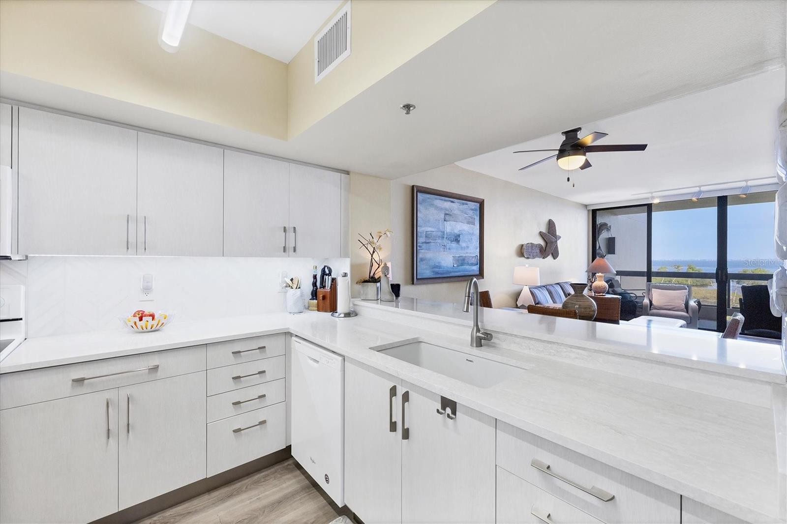 1930 HARBOURSIDE DR #134, LONGBOAT KEY, FL, 34228