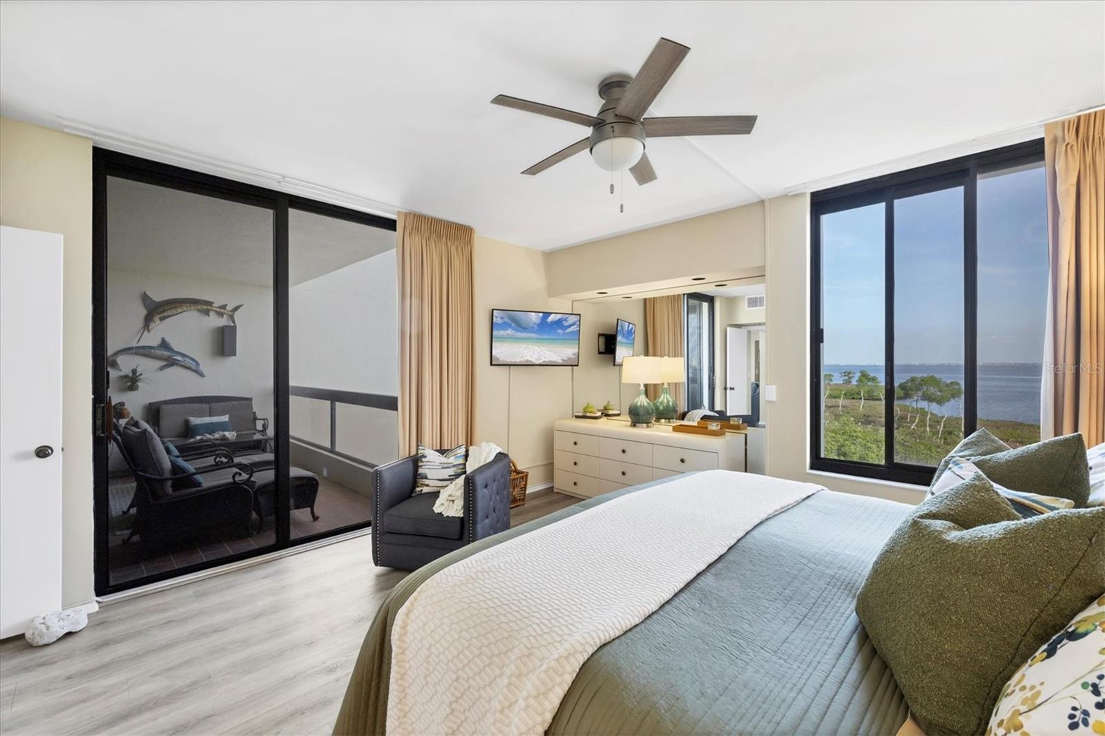 1930 HARBOURSIDE DR #134, LONGBOAT KEY, FL, 34228