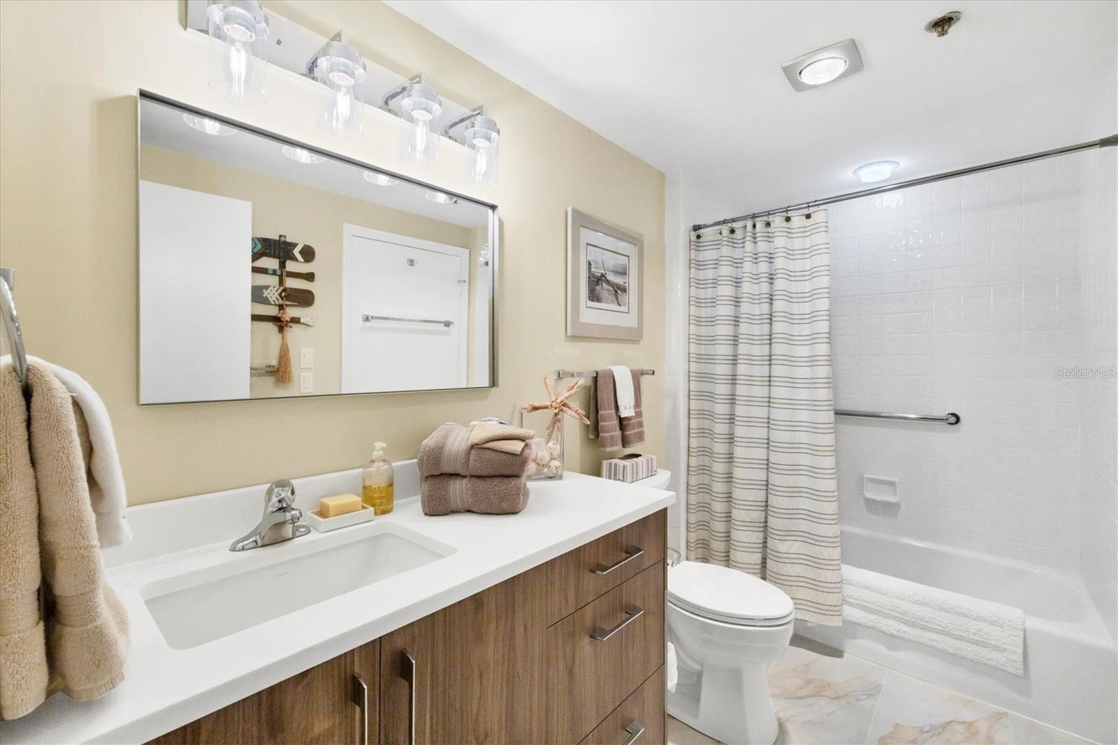 1930 HARBOURSIDE DR #134, LONGBOAT KEY, FL, 34228