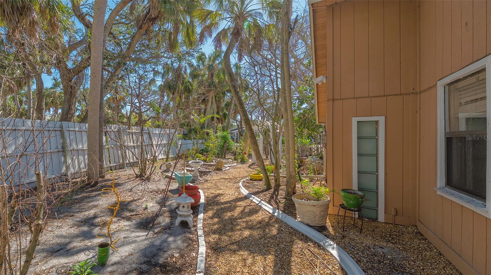 813 PLYMOUTH ST, SARASOTA, FL, 34242