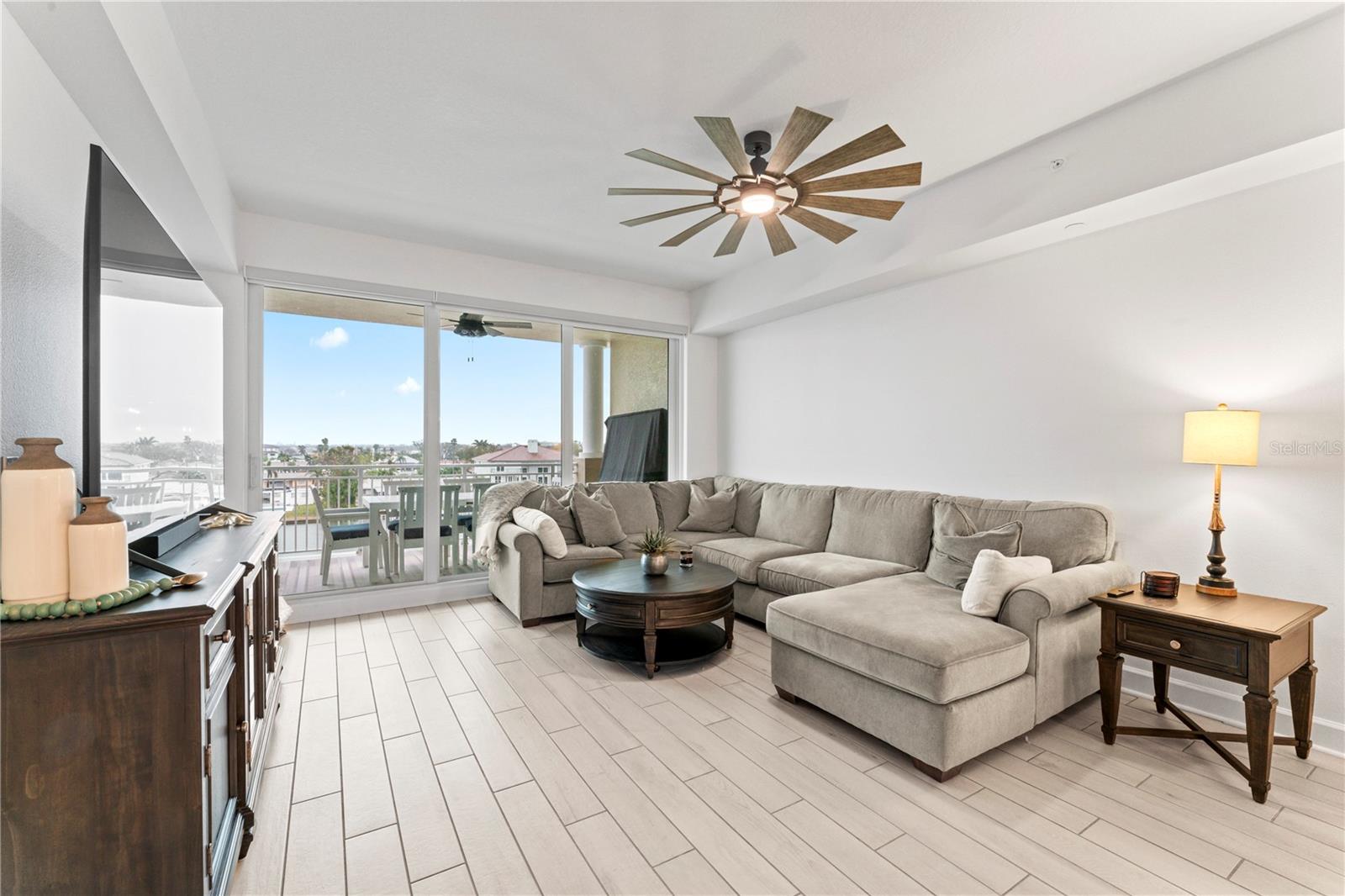 125 ISLAND WAY #402, CLEARWATER BEACH, FL, 33767